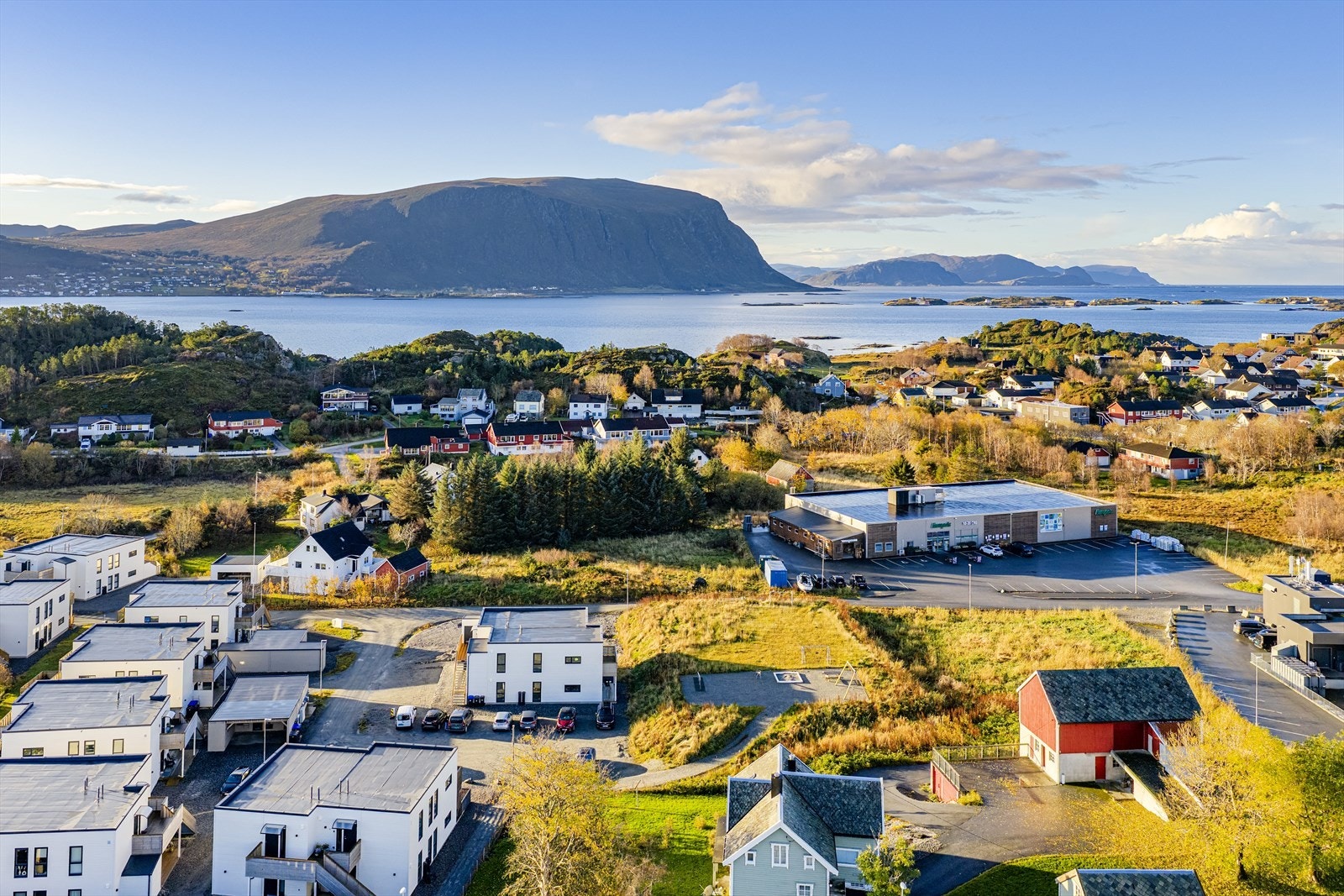 Felles parkeringsplass rett ved eiendommen Galleribilde