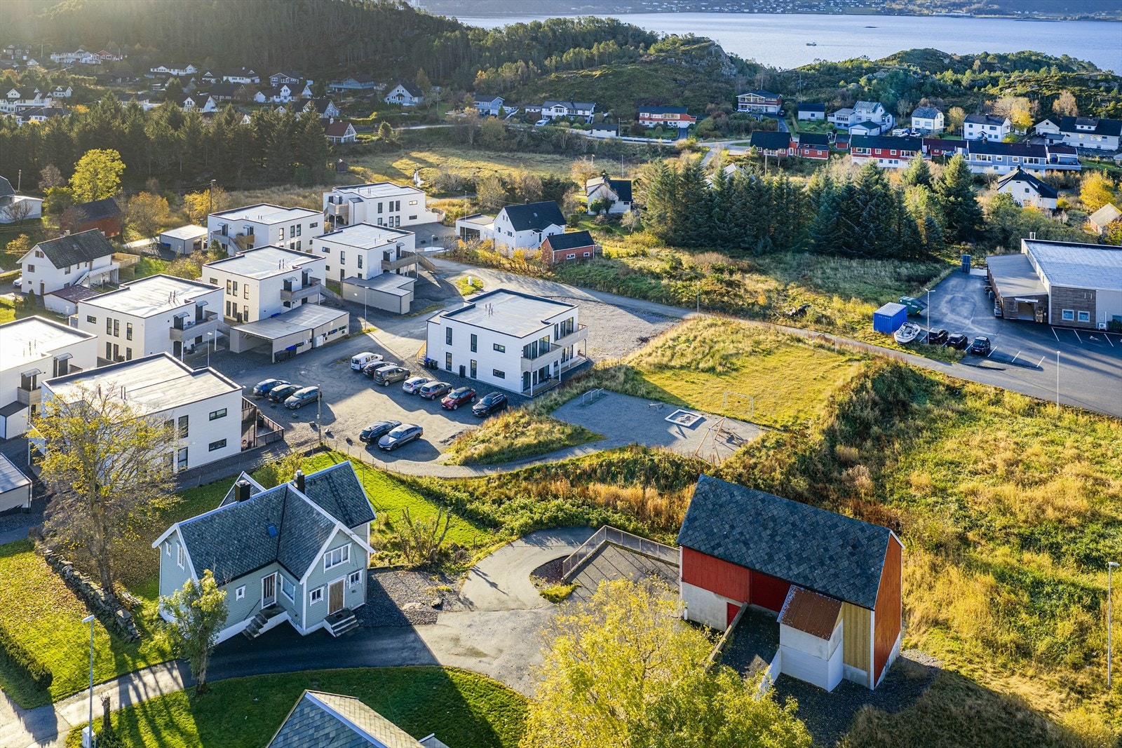 Leiligheten ligger fint til på Eggesbø, med kort avstand til butikker Galleribilde