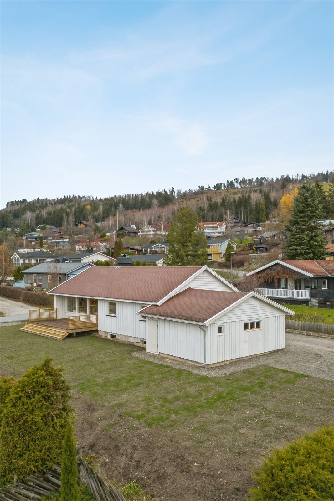Området har kort avstand til flotte friluftsområder, alpinbakke og servicetilbud. Galleribilde