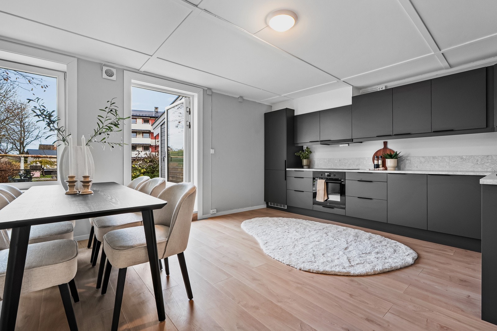 PrivatMegleren v/Ellen Pike & Aleksander Fjeld Andersen har gleden av å presentere Sagdalsveien 7C. Foto av Oh Shots. Galleribilde