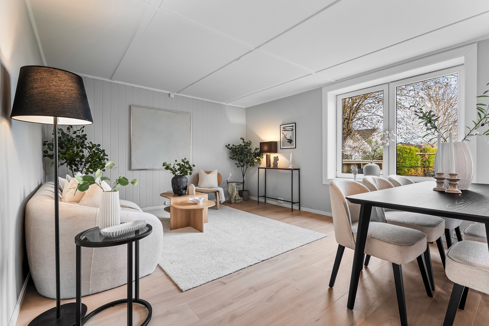 Hvite og lyse vegger gjør det enkelt å skape din egen stil Galleribilde