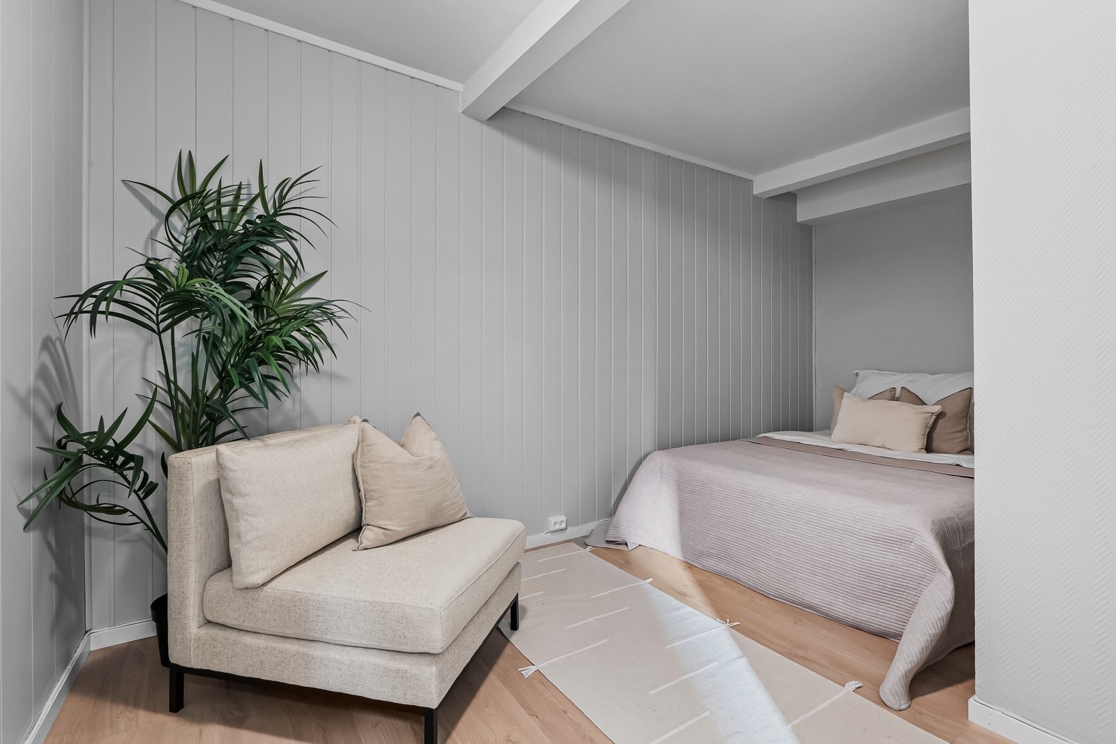 Det andre soverommet har også god plass og naturlig lysinnslipp Galleribilde