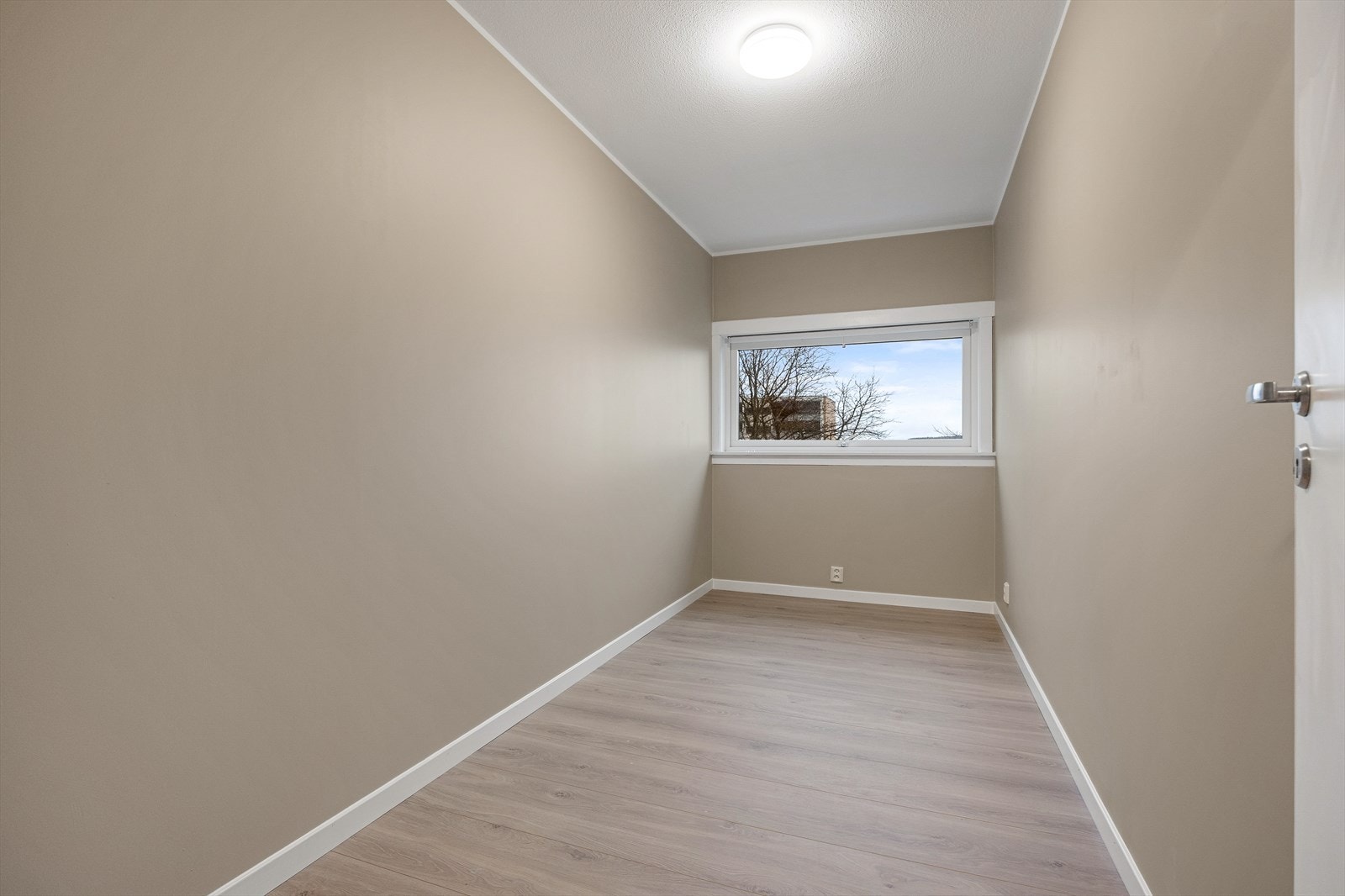 Det andre soverommet har en praktisk størrelse, ideelt som barnerom eller kontor. Galleribilde