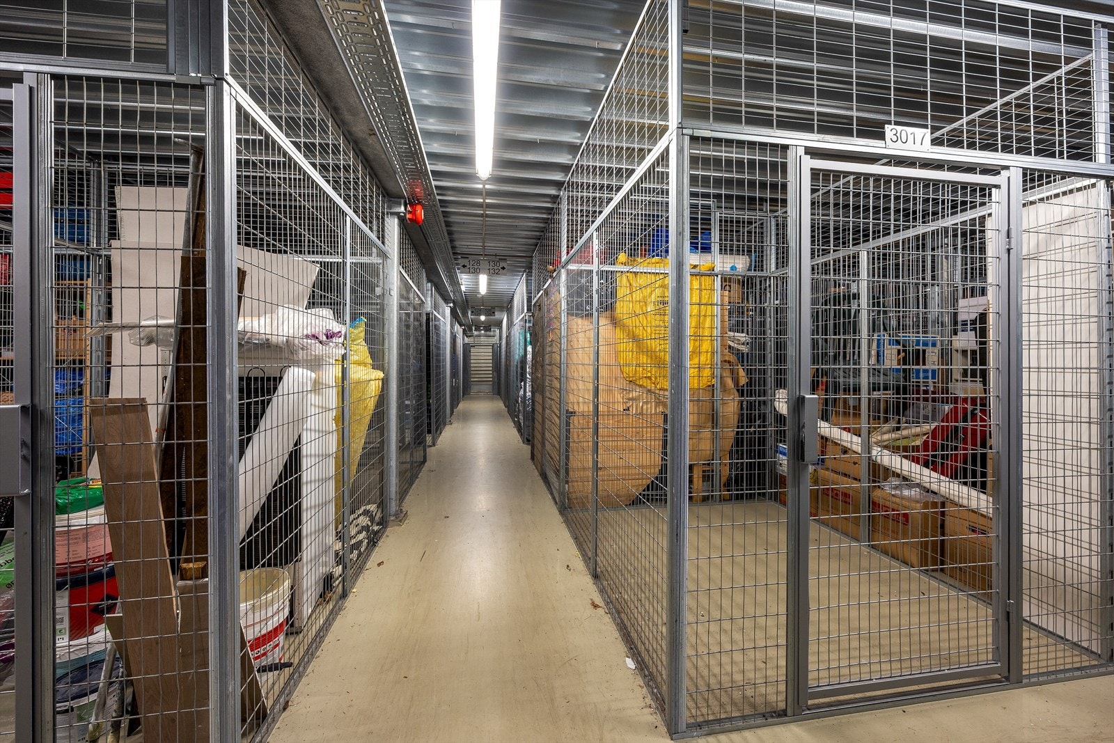 Leiligheten disponerer en ekstern bod i kjelleren for ekstra lagring. Galleribilde