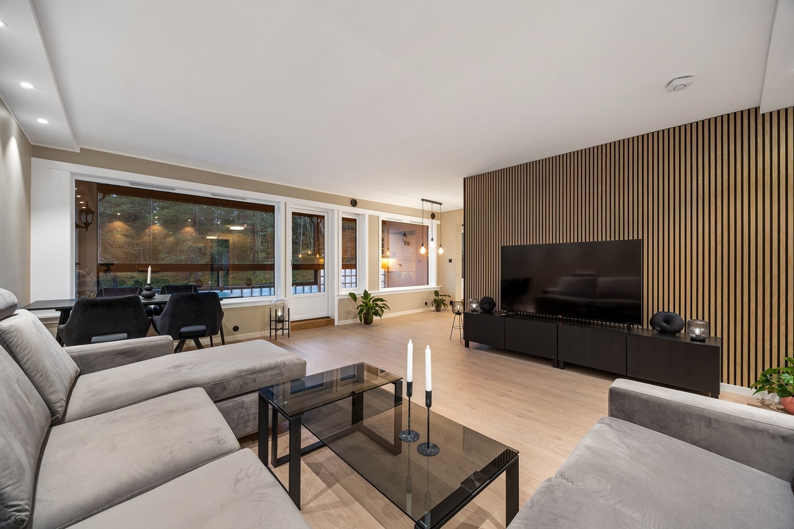 Awet Tella v/ EiendomsMegler 1 har gleden av å presentere Odvar Solbergs Vei 136! Galleribilde