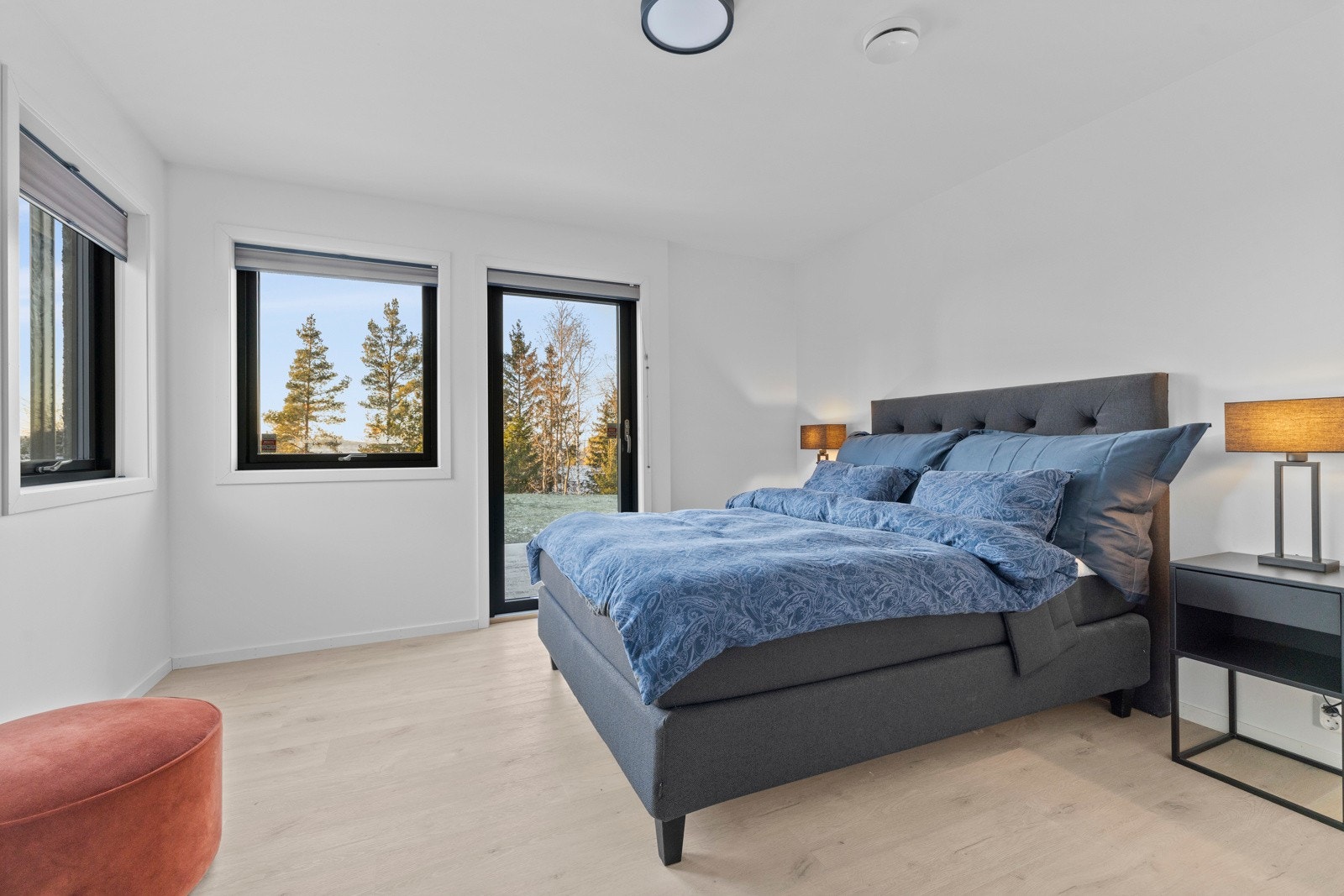 Her er det også utgang til terreng/terrasseplatting Galleribilde