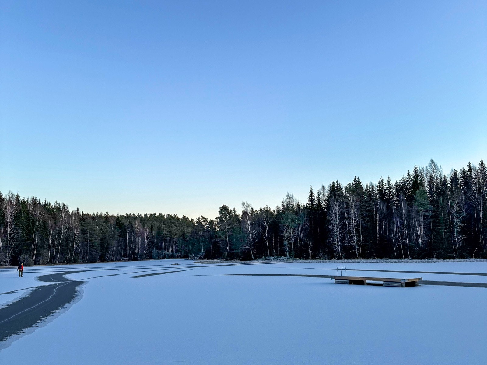 Det er gode kollektivforbindelser i området. Fetsund stasjon ligger kun fem minutters kjøretur unna, og toget tar deg til Oslo S på ca. 18 minutter. Galleribilde