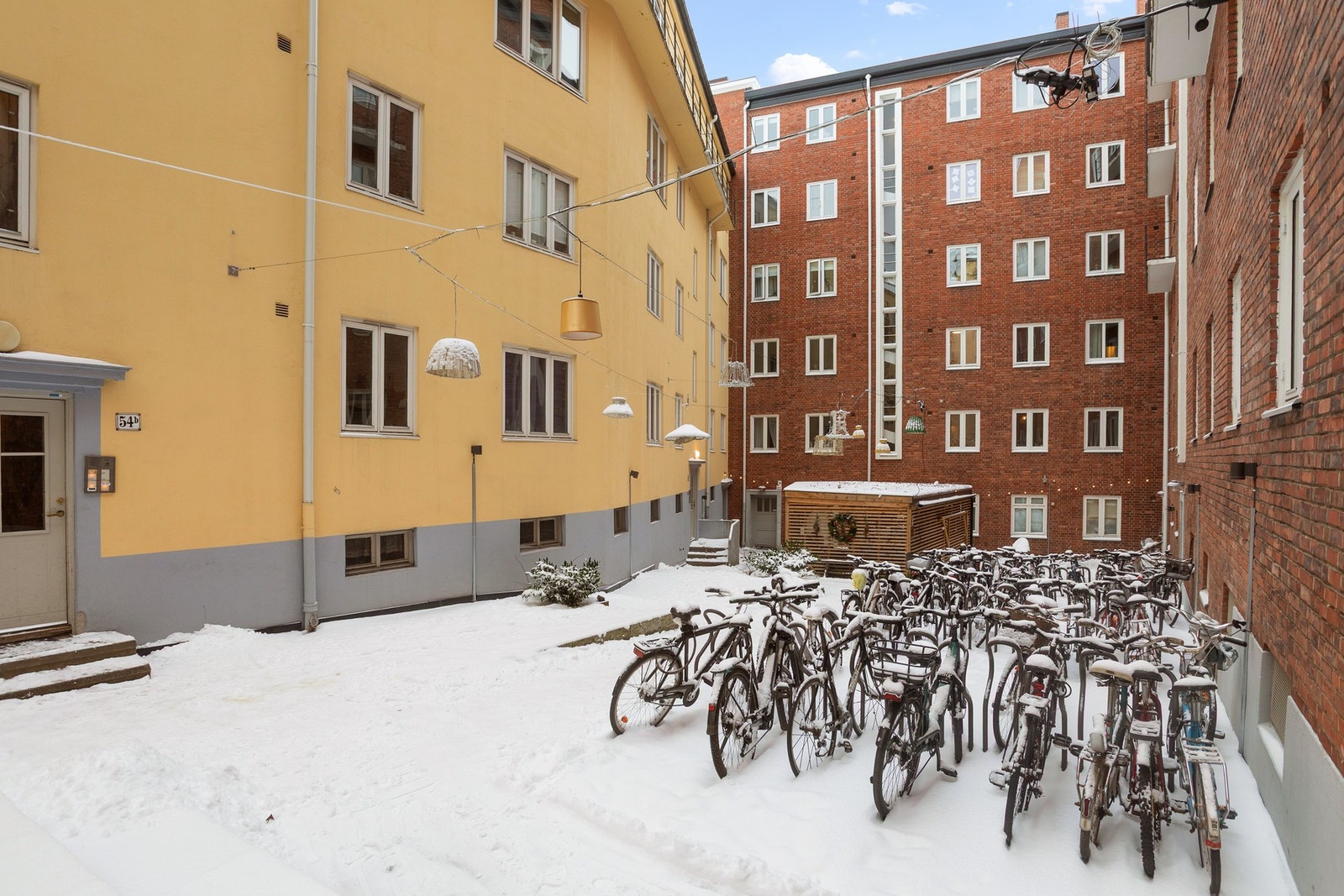 Det er gode muligheter for sykkelparkering - enkelt og praktisk for deg som bruker sykkelen i hverdagen. Galleribilde