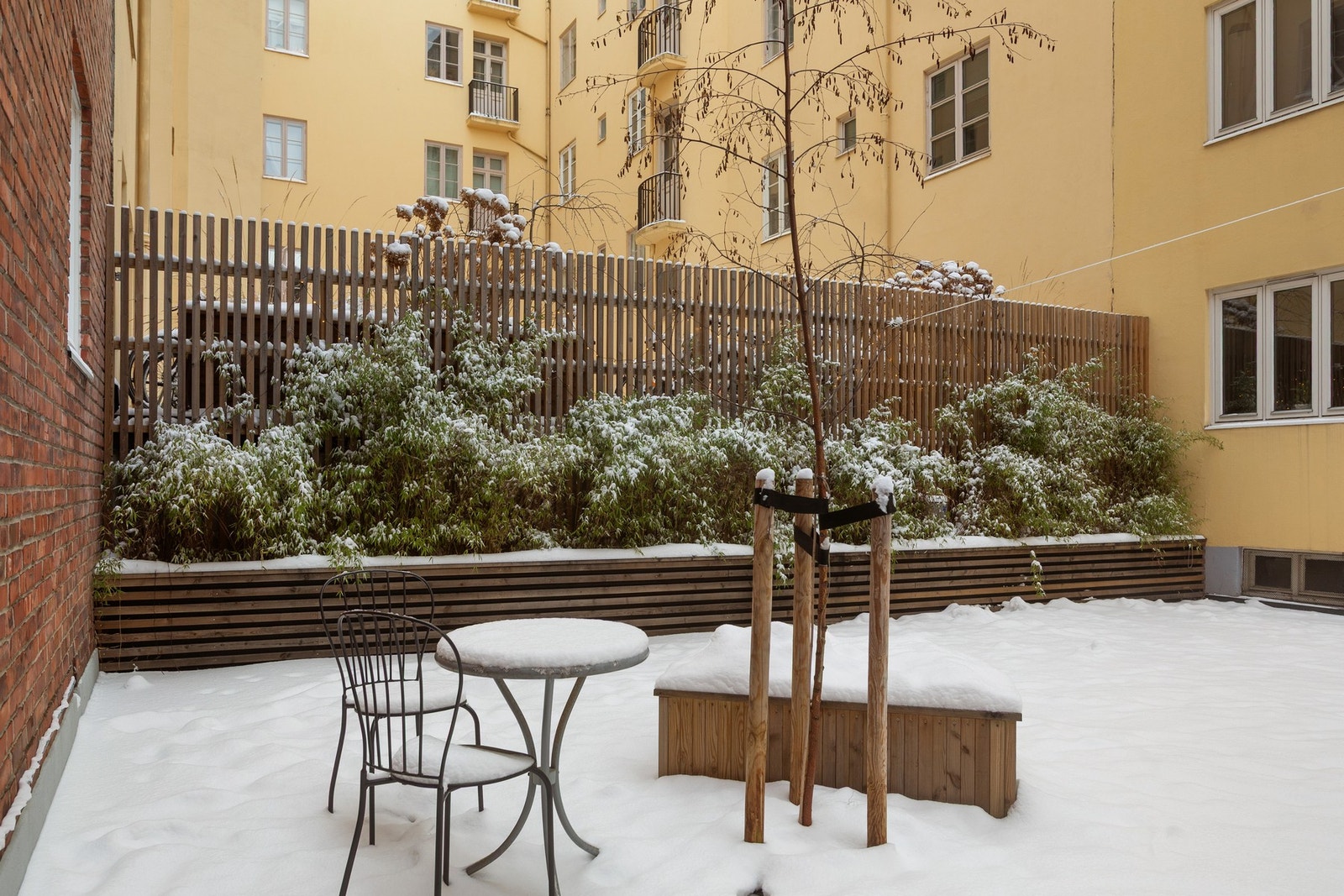 Trivelig og pent opparbeidete uteområde - perfekt for å nyte gode stunder med venner og familie. Galleribilde