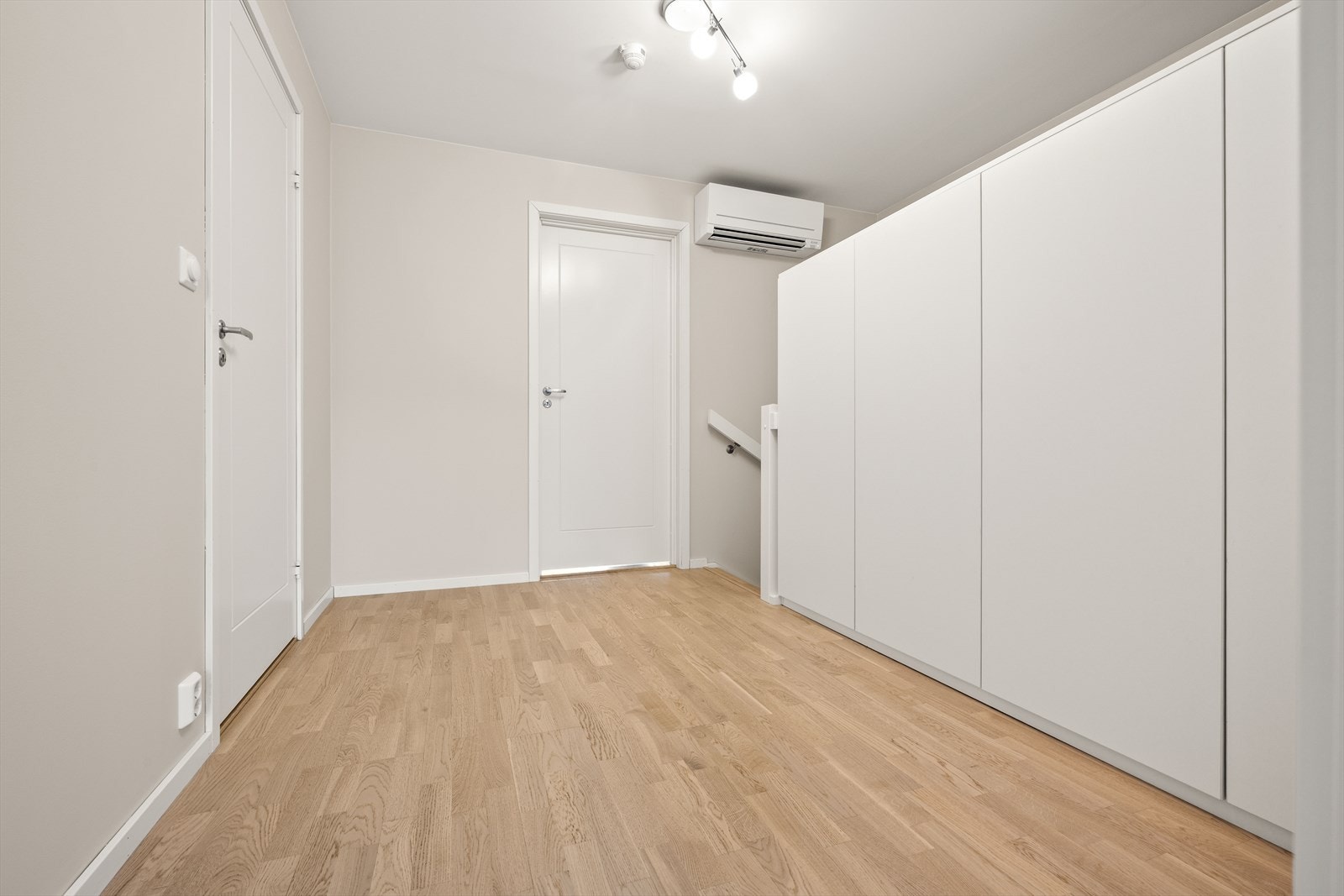 Oppvarming (kjøling) med 2 varmepumper. Galleribilde