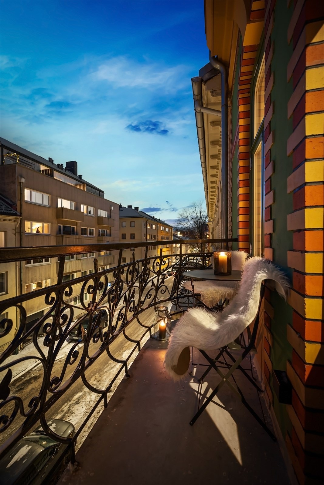 Balkong på 3 kvm med utgang fra kjøkken. Galleribilde