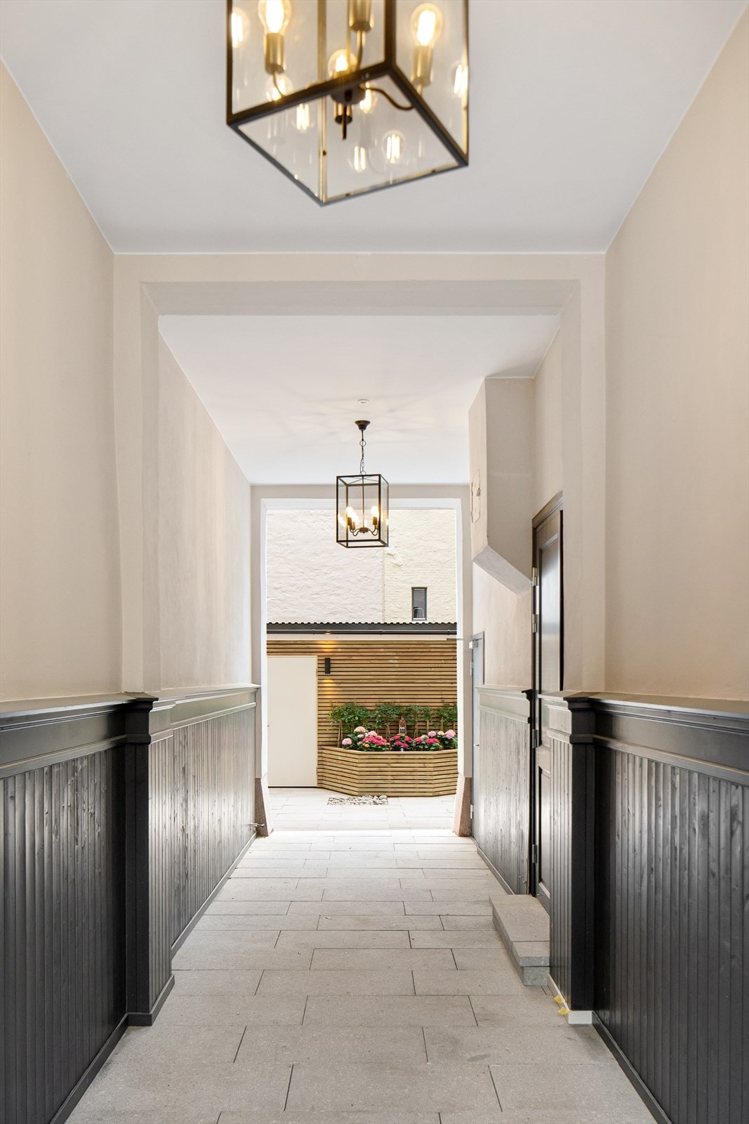 Flott portrom med nye ytterdører. Galleribilde