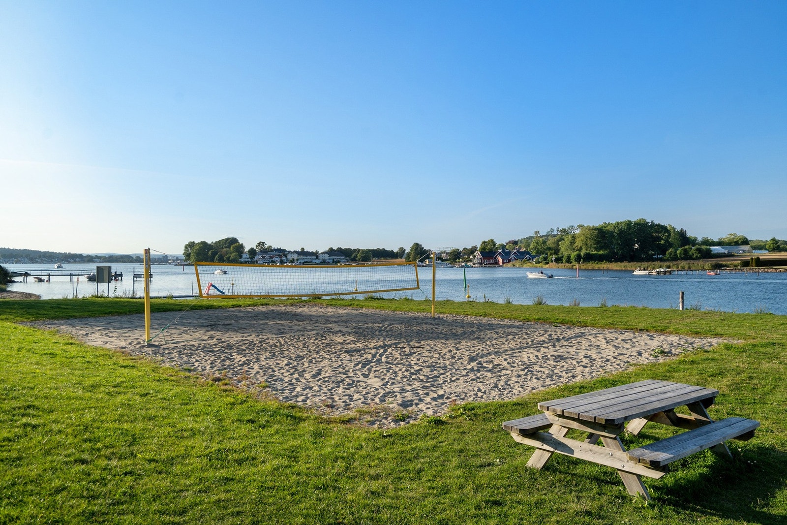 Nydelige uteområder på Husøy Havn. Galleribilde