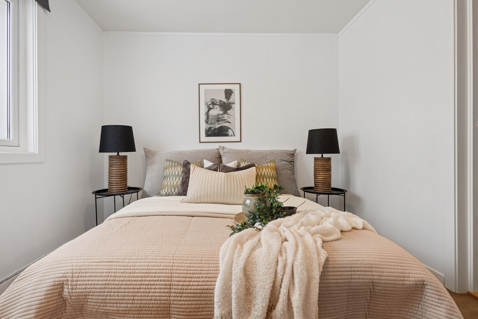 Lyst og romslig soverom. Galleribilde