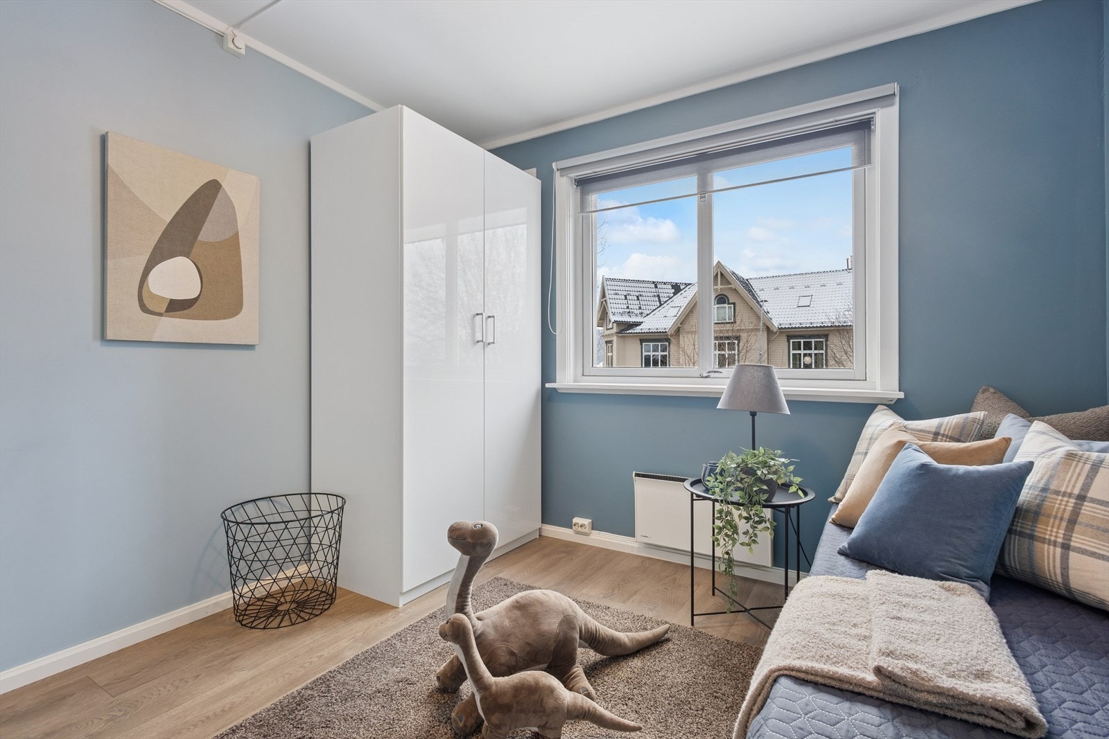 Soverom med garderobeskap. Galleribilde