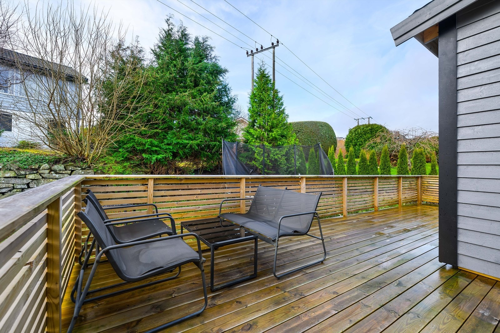 Hagen er pent opparbeidet og beplantet. Galleribilde