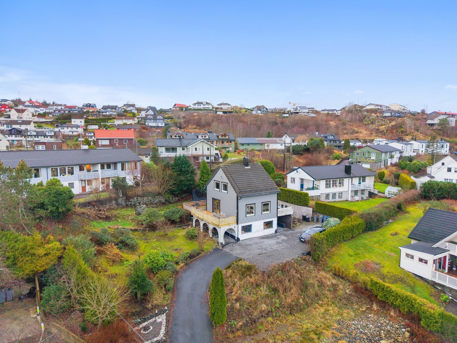 Enebolig med stor tomt og en særdeles sentral beliggenhet. Galleribilde