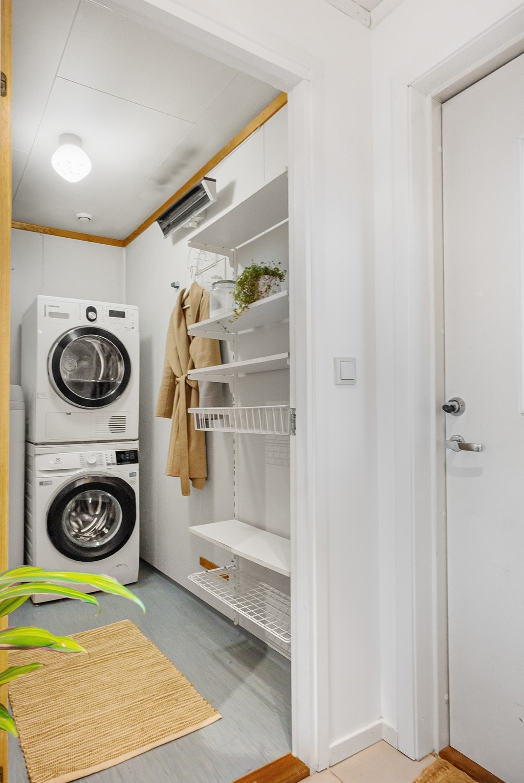Et praktisk vaskerom i direkte tilknytning med entréen. Galleribilde