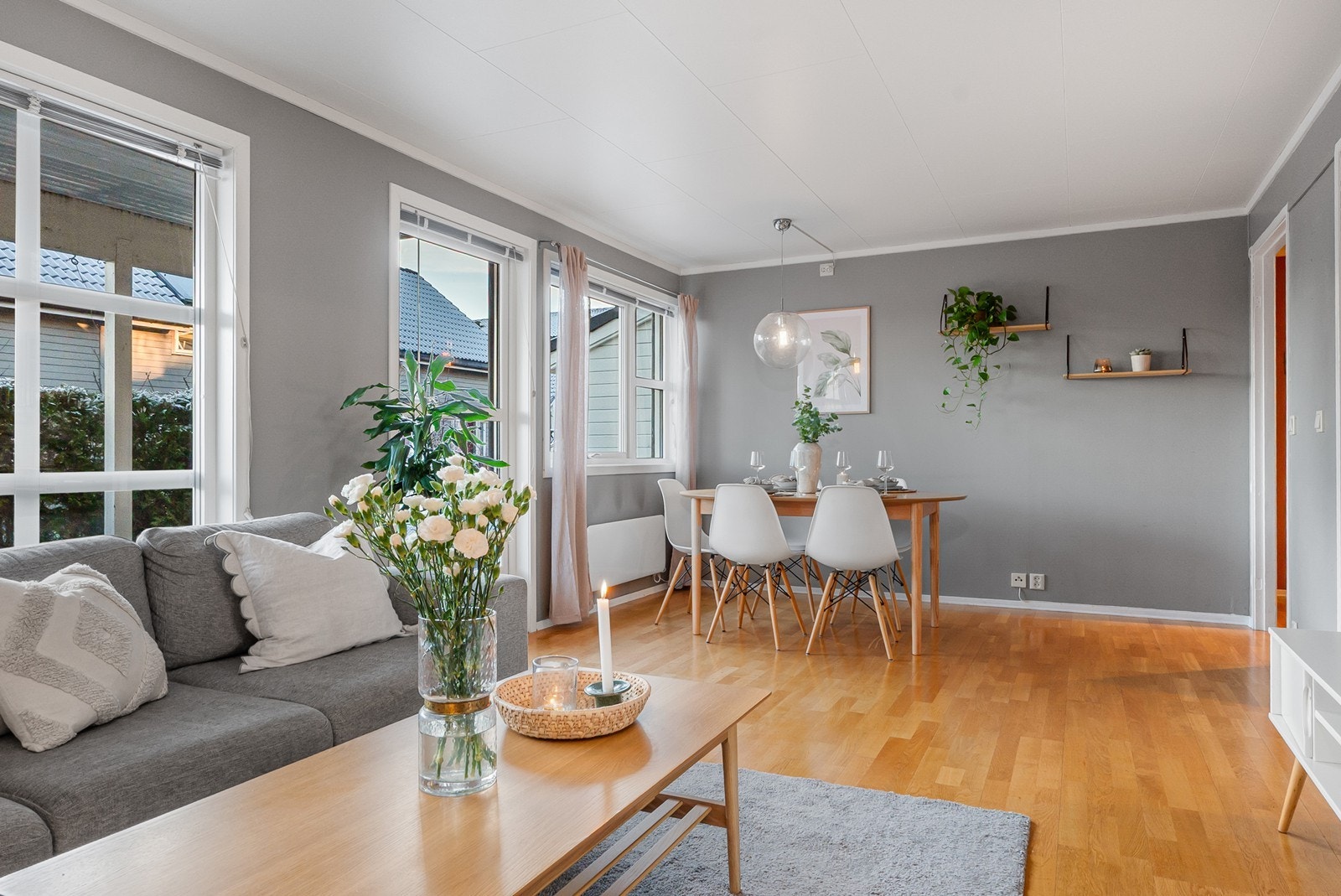 Boligen er
beliggende i et fint, trygt og barnevennlig borettslag. Galleribilde