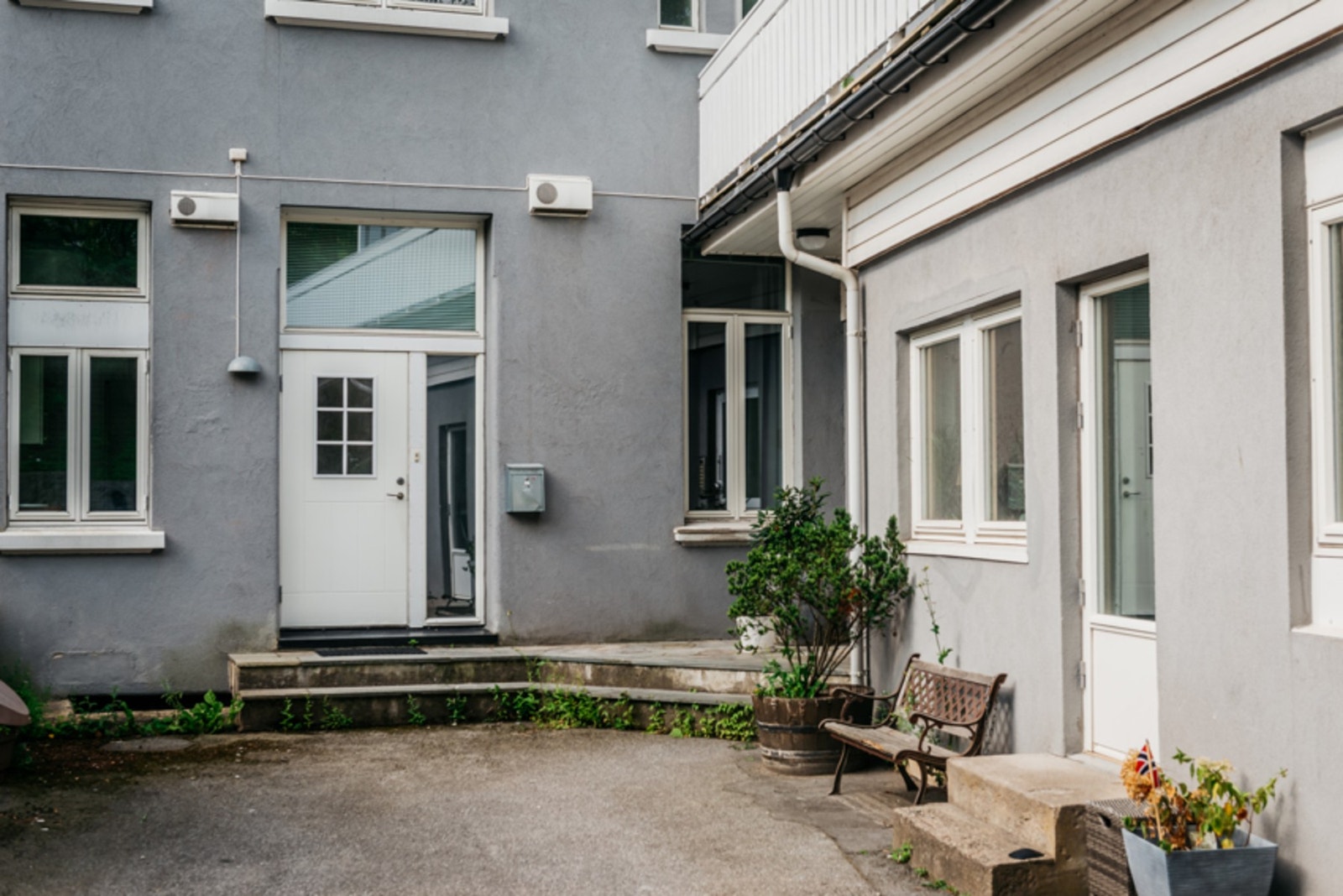 Leiligheten har egen inngang. Velkommen inn. Galleribilde