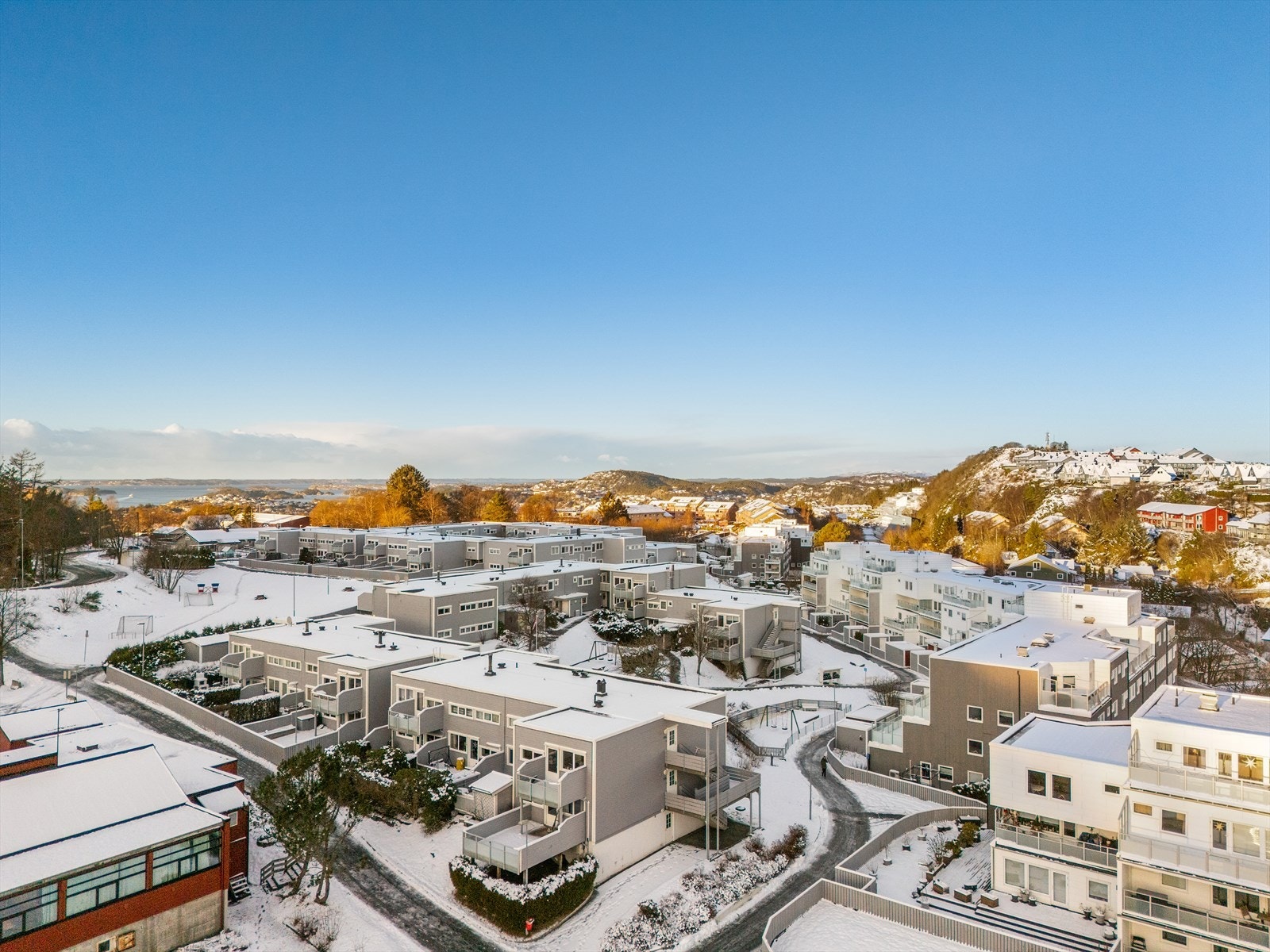 For de turglade byr området på flotte turløyper rundt Storavatnet, i Alvøskogen og på Lyderhorn. Galleribilde