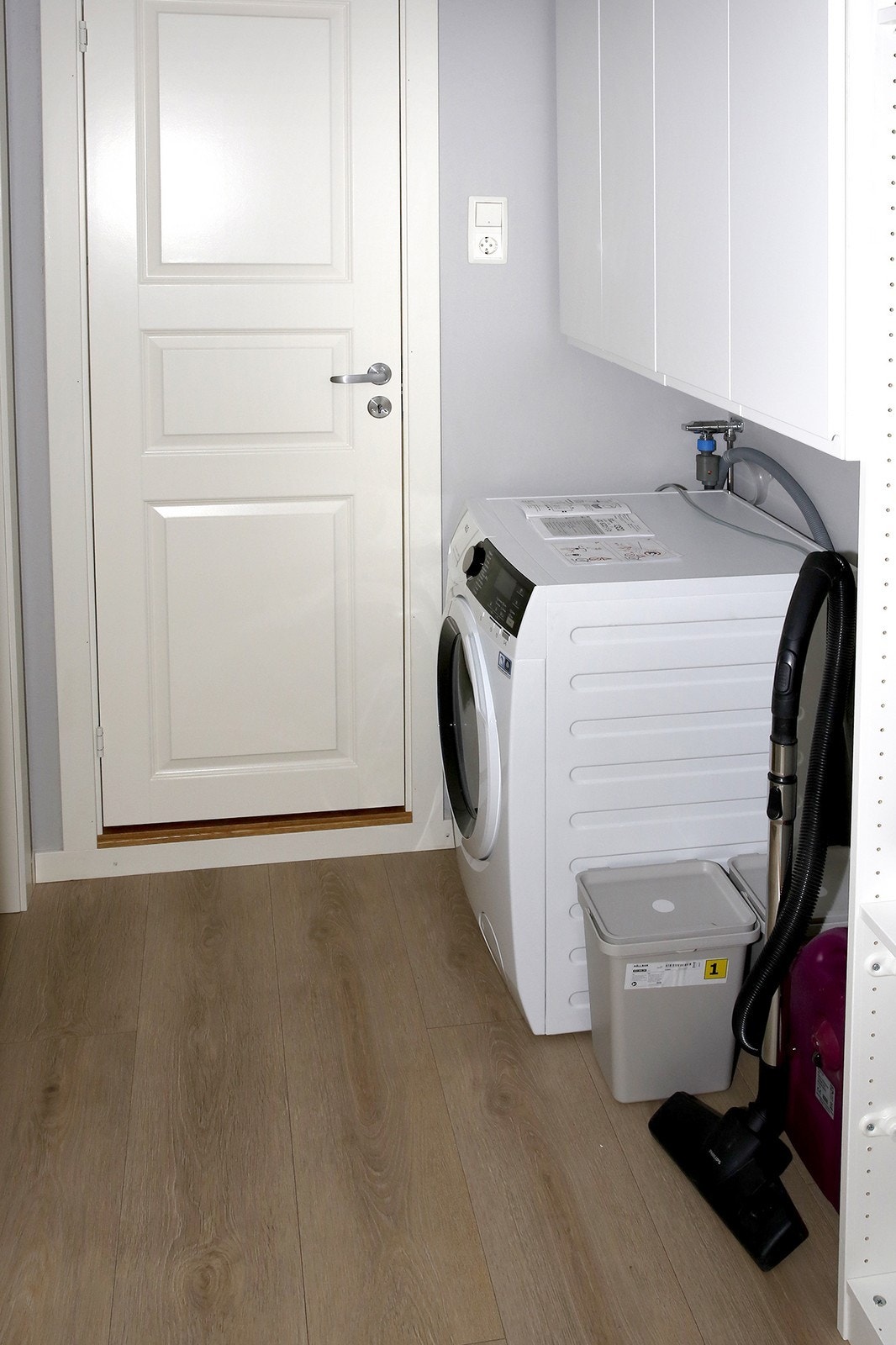 Det er montert vaskemaskin i gangen Galleribilde