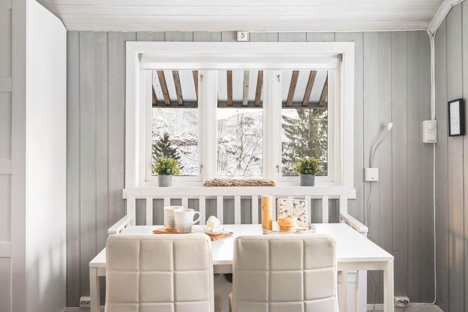 Her kan man nyte hyggelige middager og spillkvelder. Galleribilde