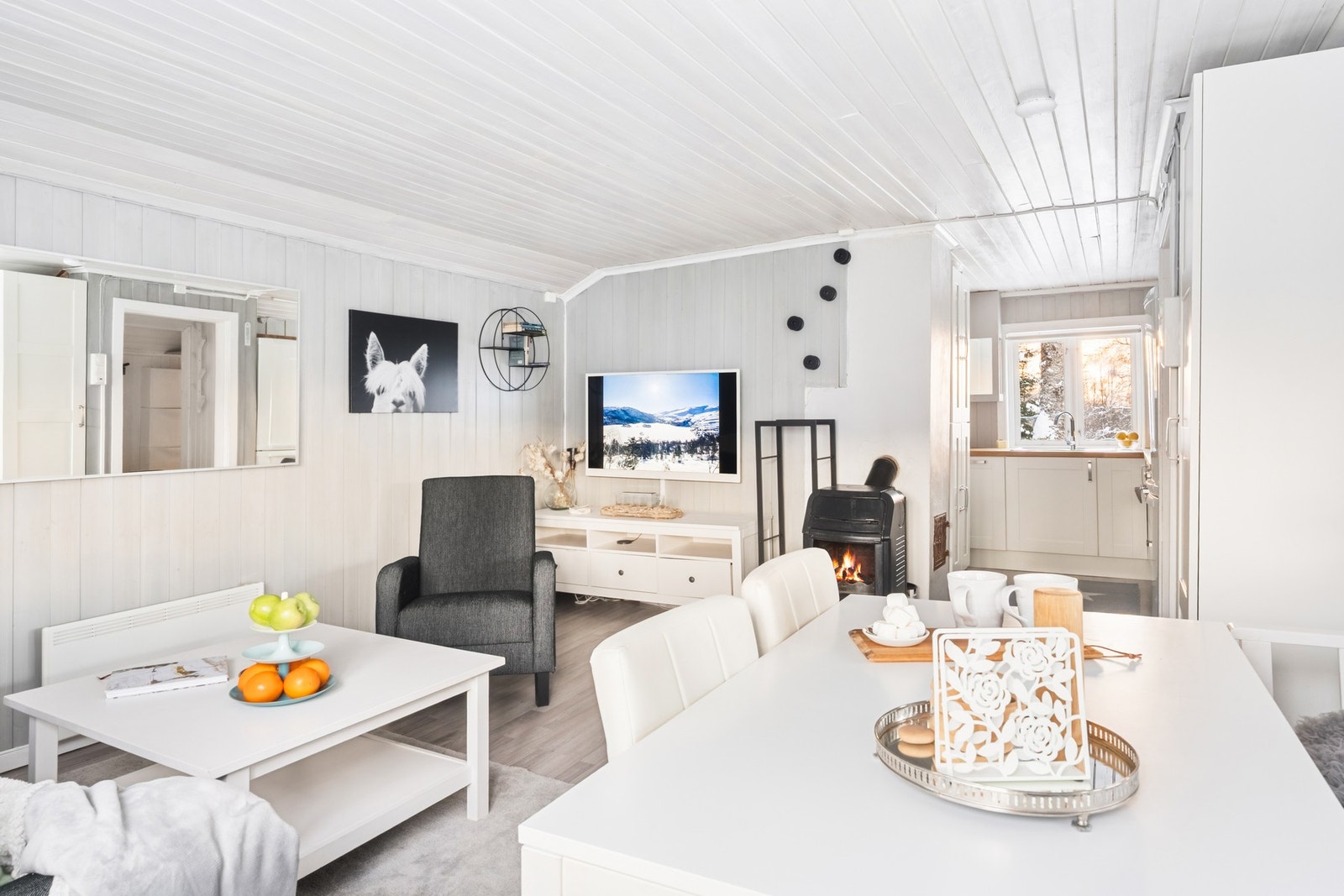 Stuen med åpen kjøkkenløsning måler 22,2 kvm. Galleribilde