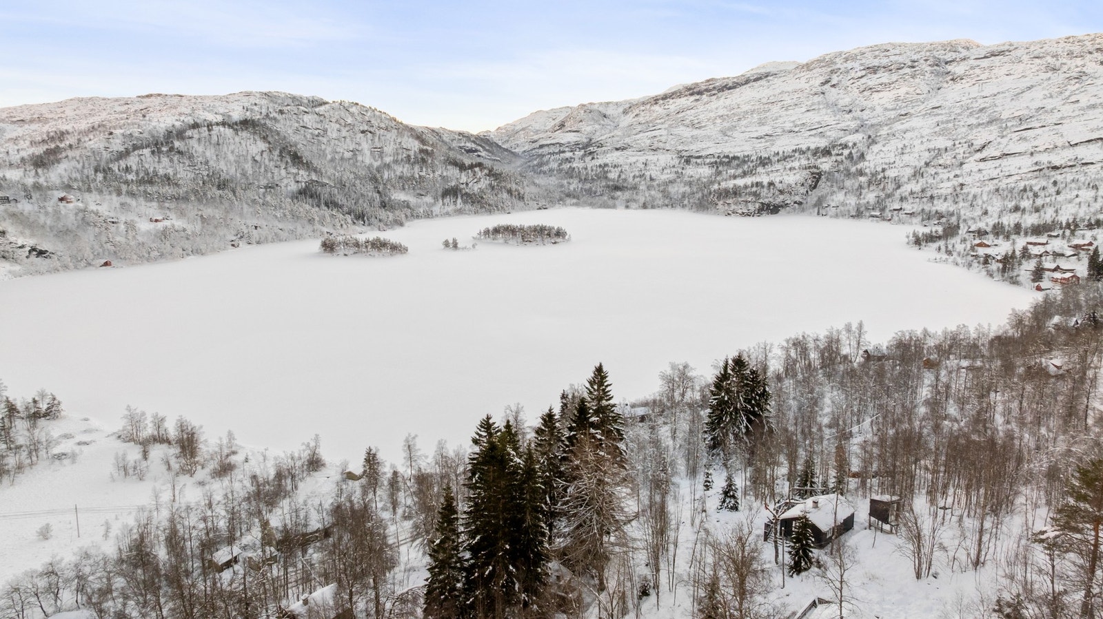 Her kan man fiske, padle eller nyte et forfriskende bad om sommeren. Galleribilde