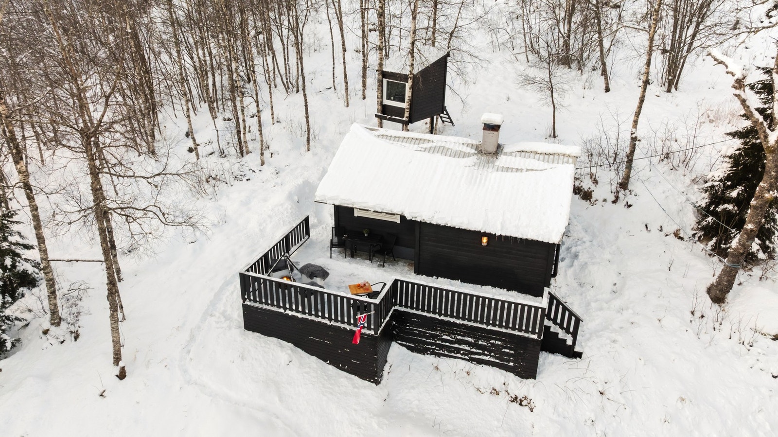 Det er ingen innsyn til hytten så her kan man virkelig finne roen. Galleribilde