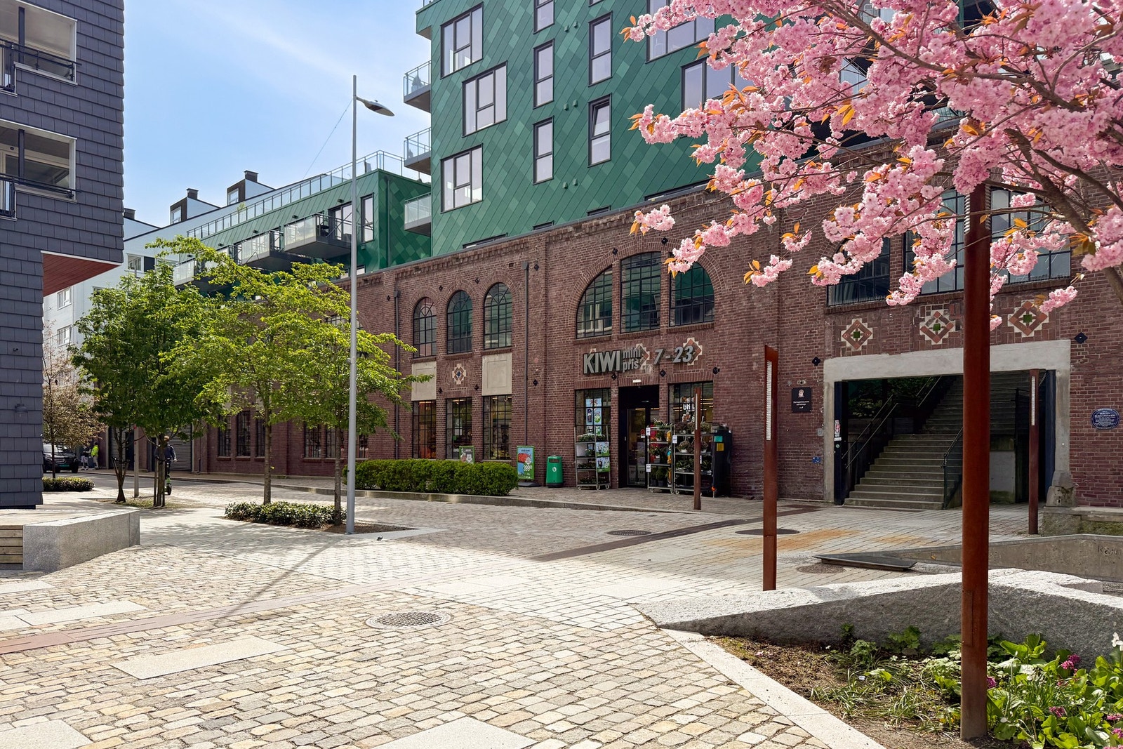 Den nærmeste dagligvarebutikken er Kiwi kun 3 min unna. Galleribilde