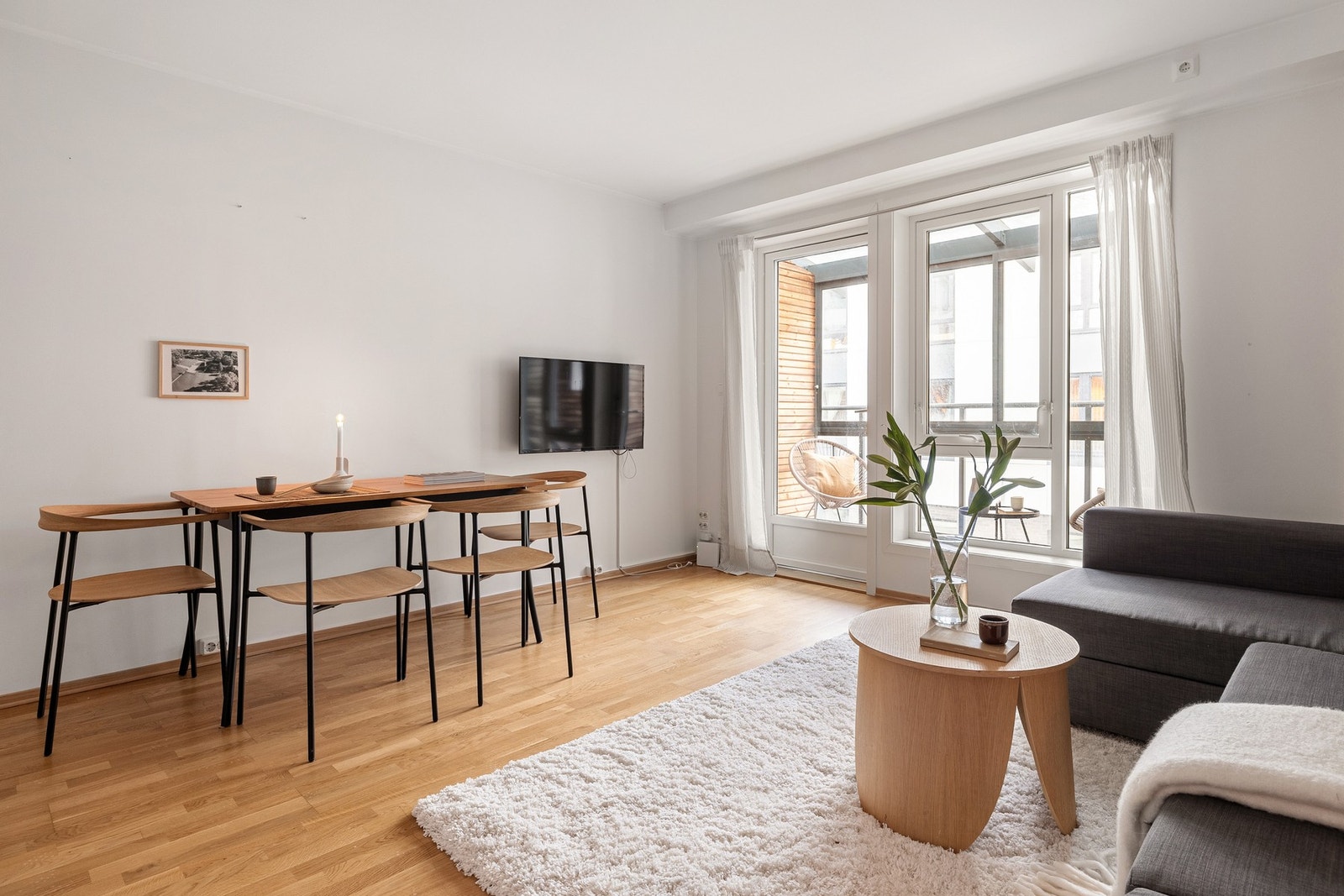 Vi beveger oss inn i stuen. Galleribilde