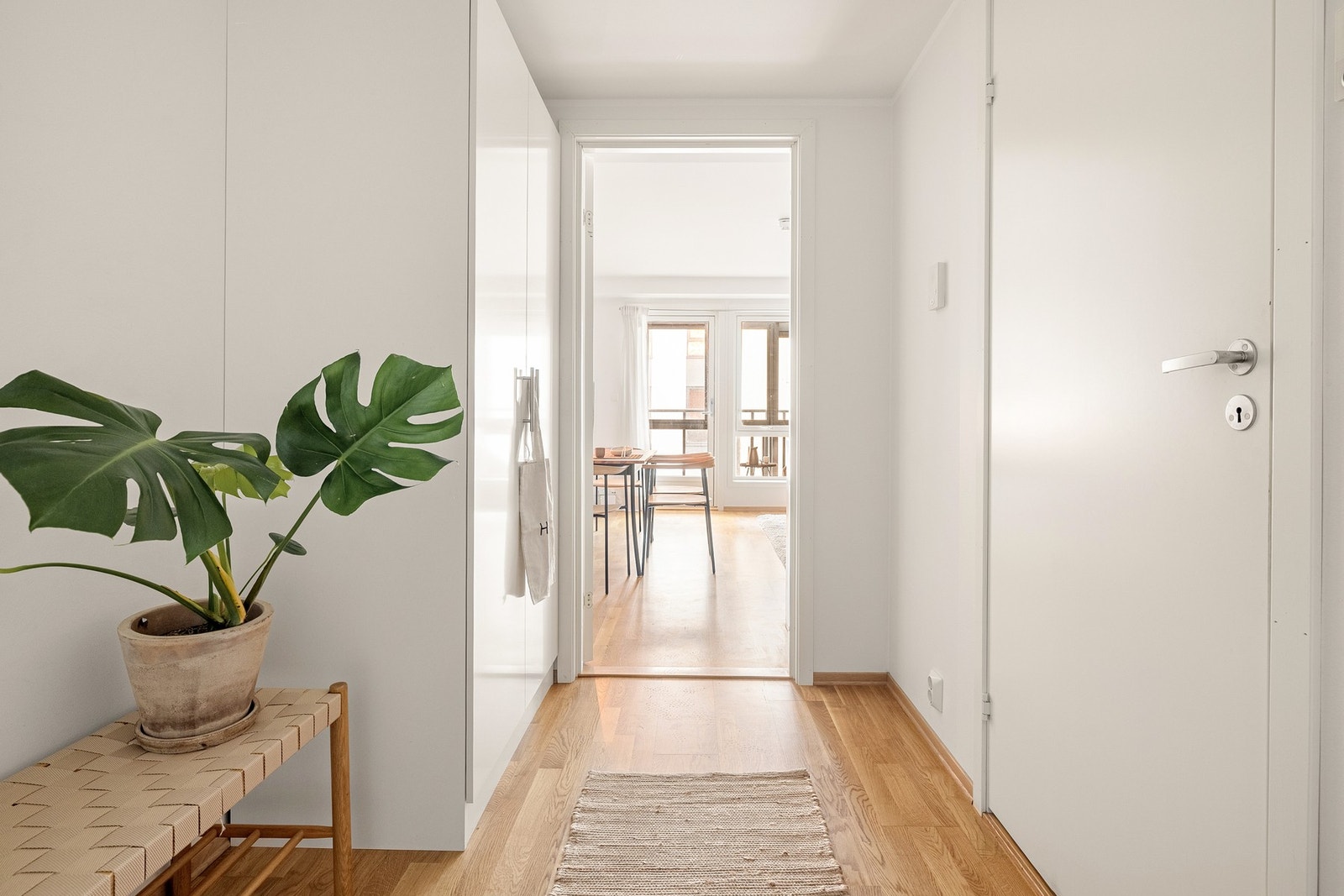 Leiligheten har gjennomgående parkett på gulv. Galleribilde