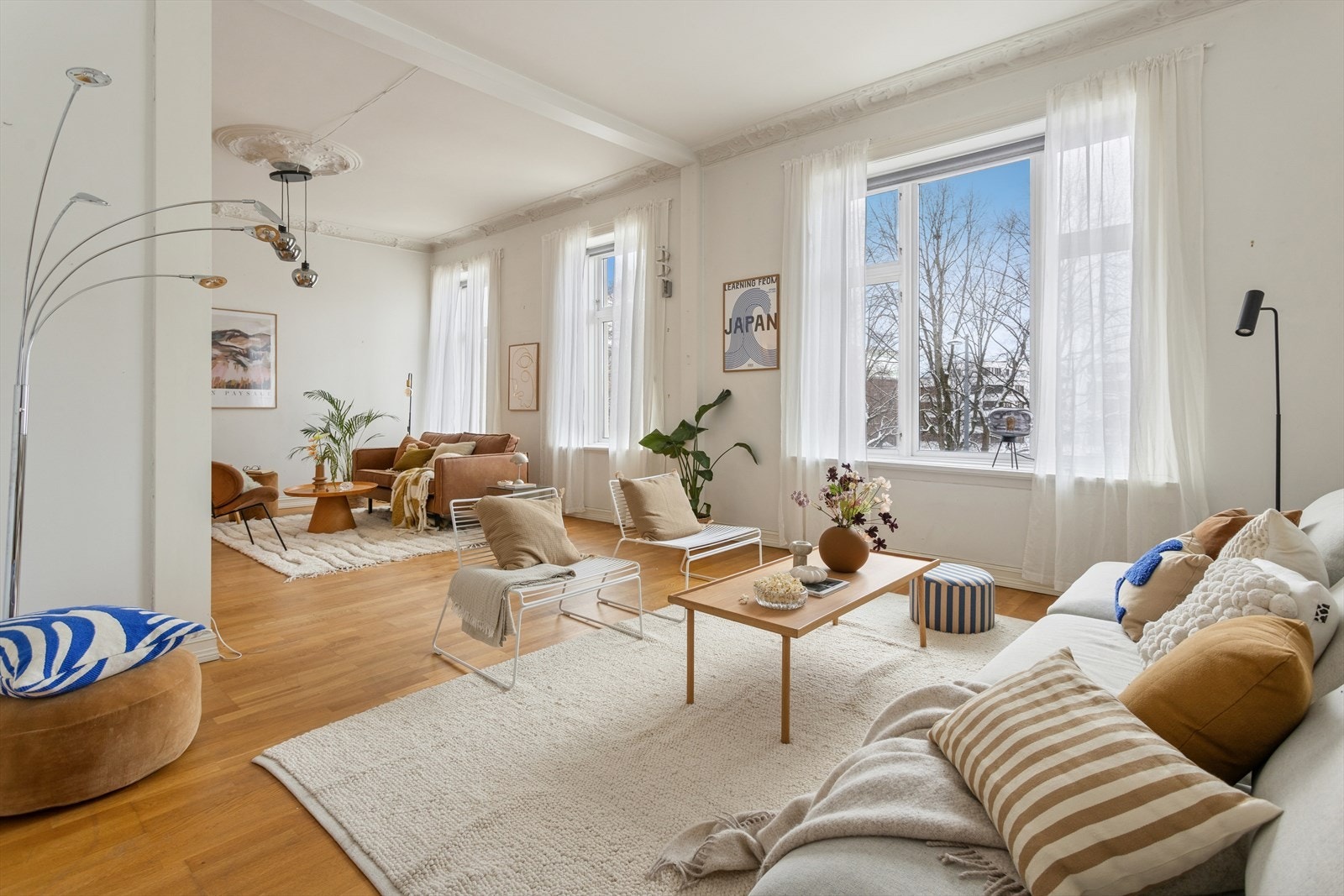 Dette er en klassisk leilighet i et attraktivt boområde på St.Hanshaugen med meget attraktiv beliggenhet - her får du en gjennomgående og lys leilighet med klassiske detaljer. Galleribilde