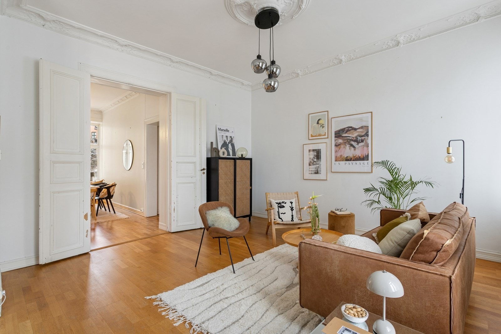 Stuen er stor og har flere møbleringsmuligheter. Galleribilde