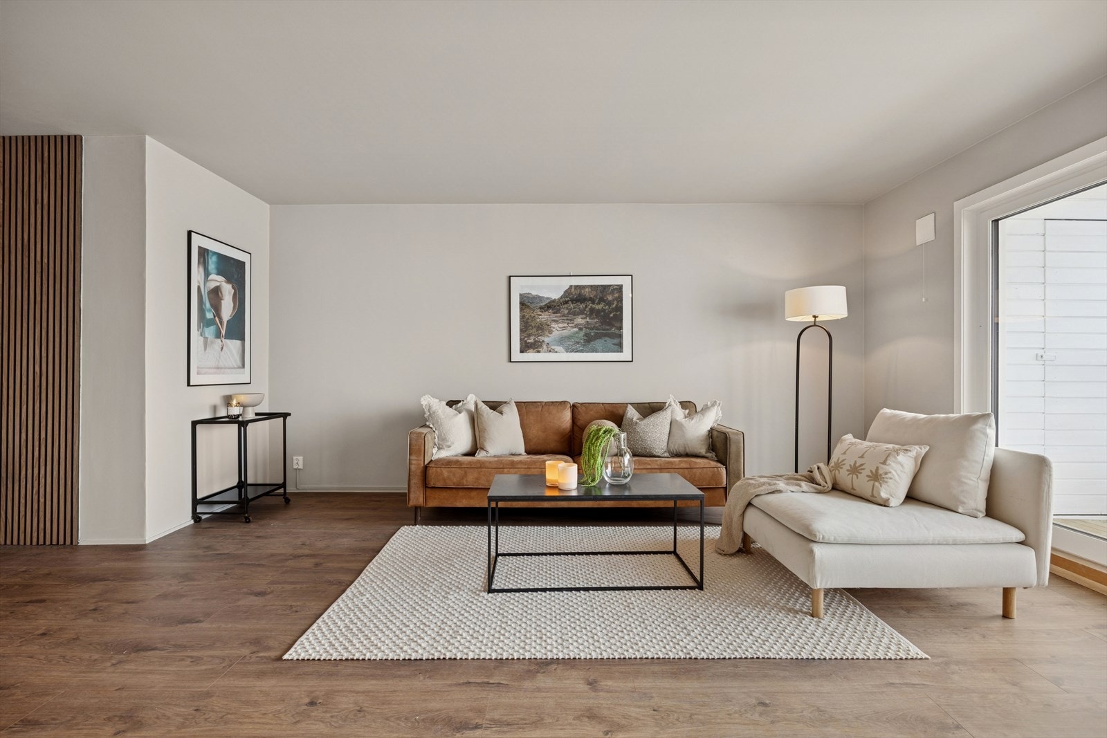 Overflatene ble omfattende oppusset i 2025 med helsparklede vegger og nymalte flater. Galleribilde