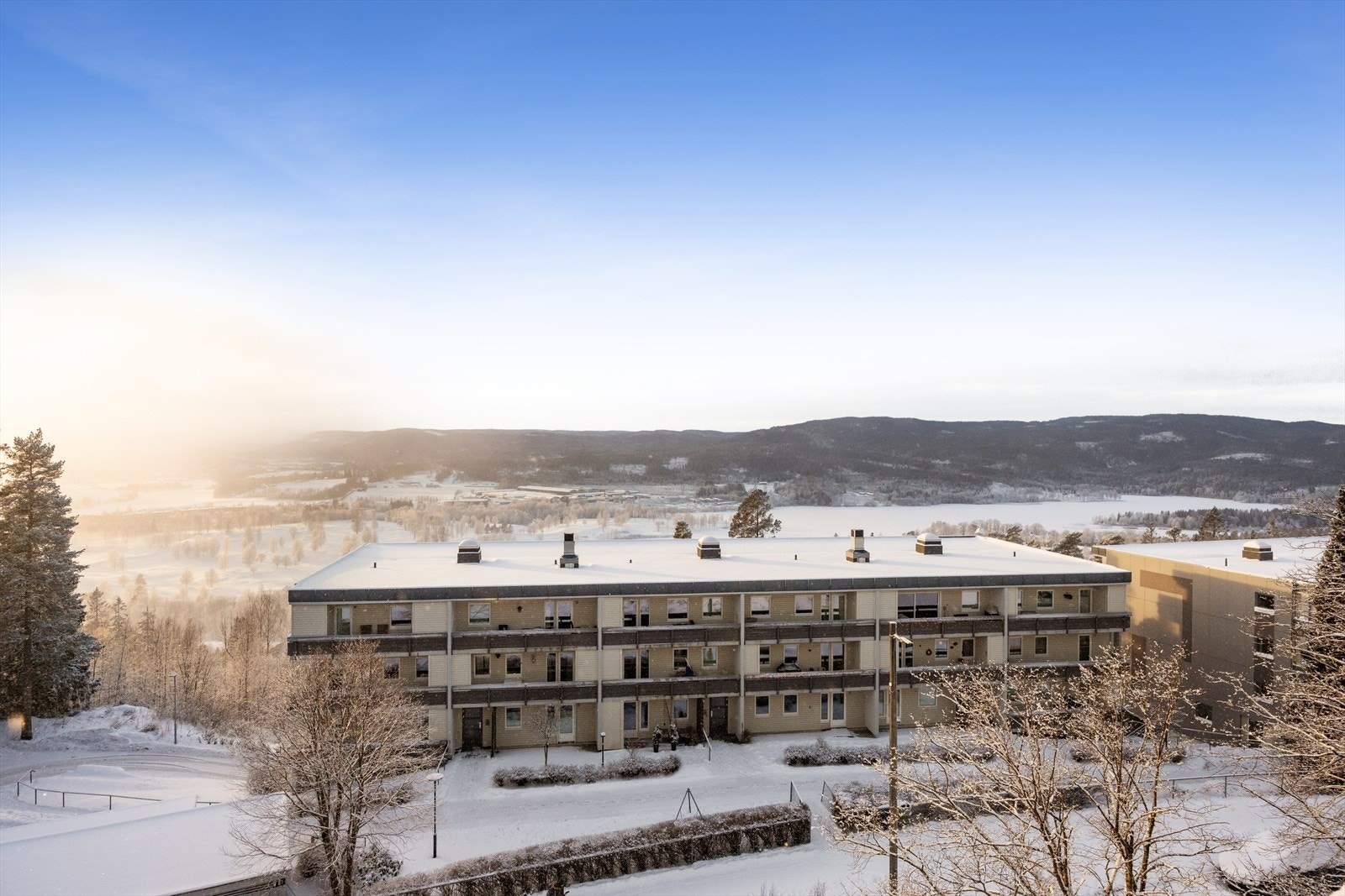 I tillegg disponerer en utvendig bod på 2 m² og en kjellerbod på 2 m². Galleribilde