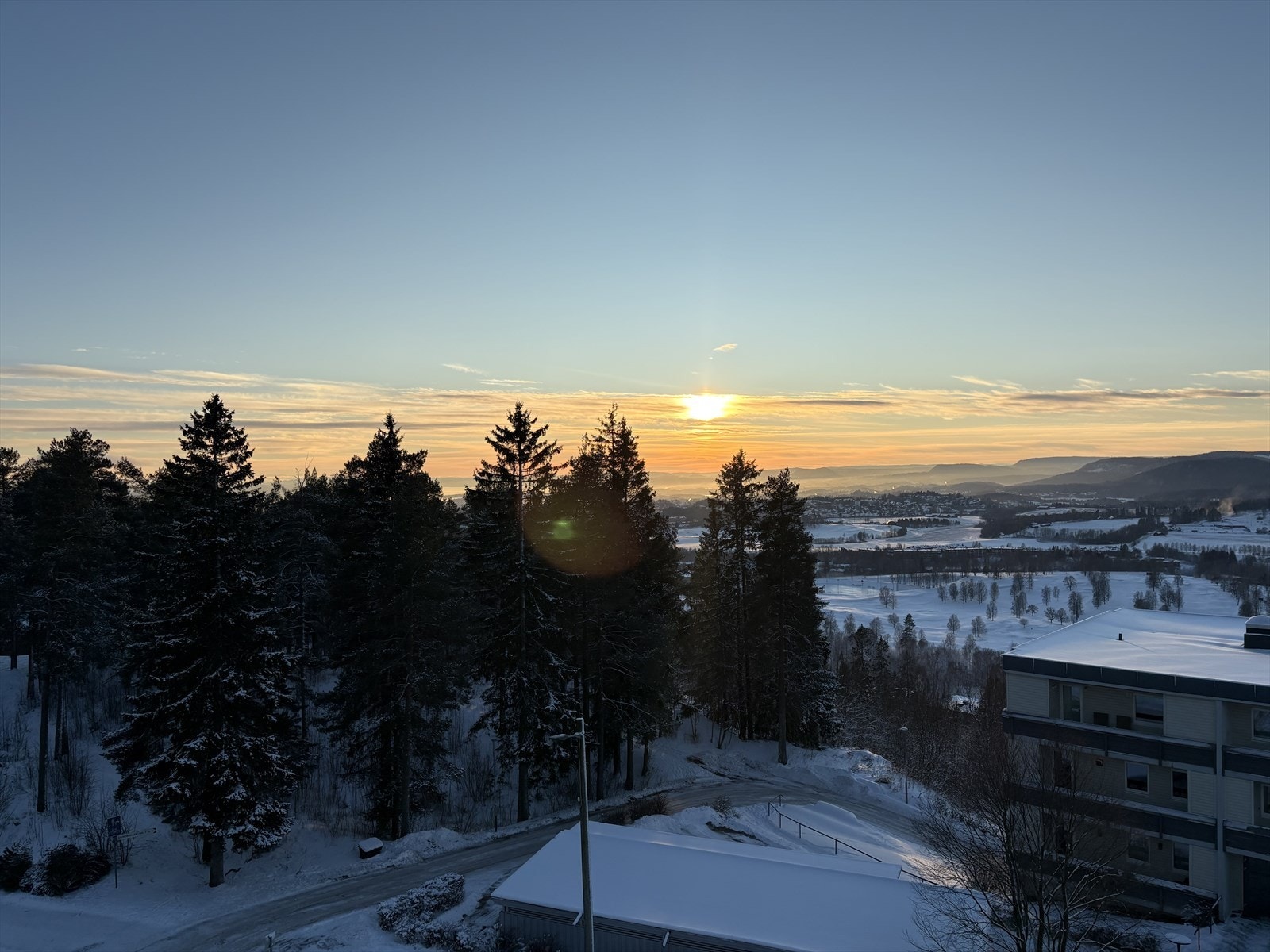 Holmenkollen skianlegg og Tryvann alpinanlegg ligger kun en kort kjøretur unna. Galleribilde