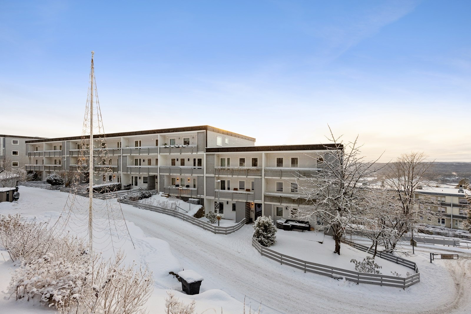 Det medfølger en fast garasjeplass i lukket anlegg. Galleribilde