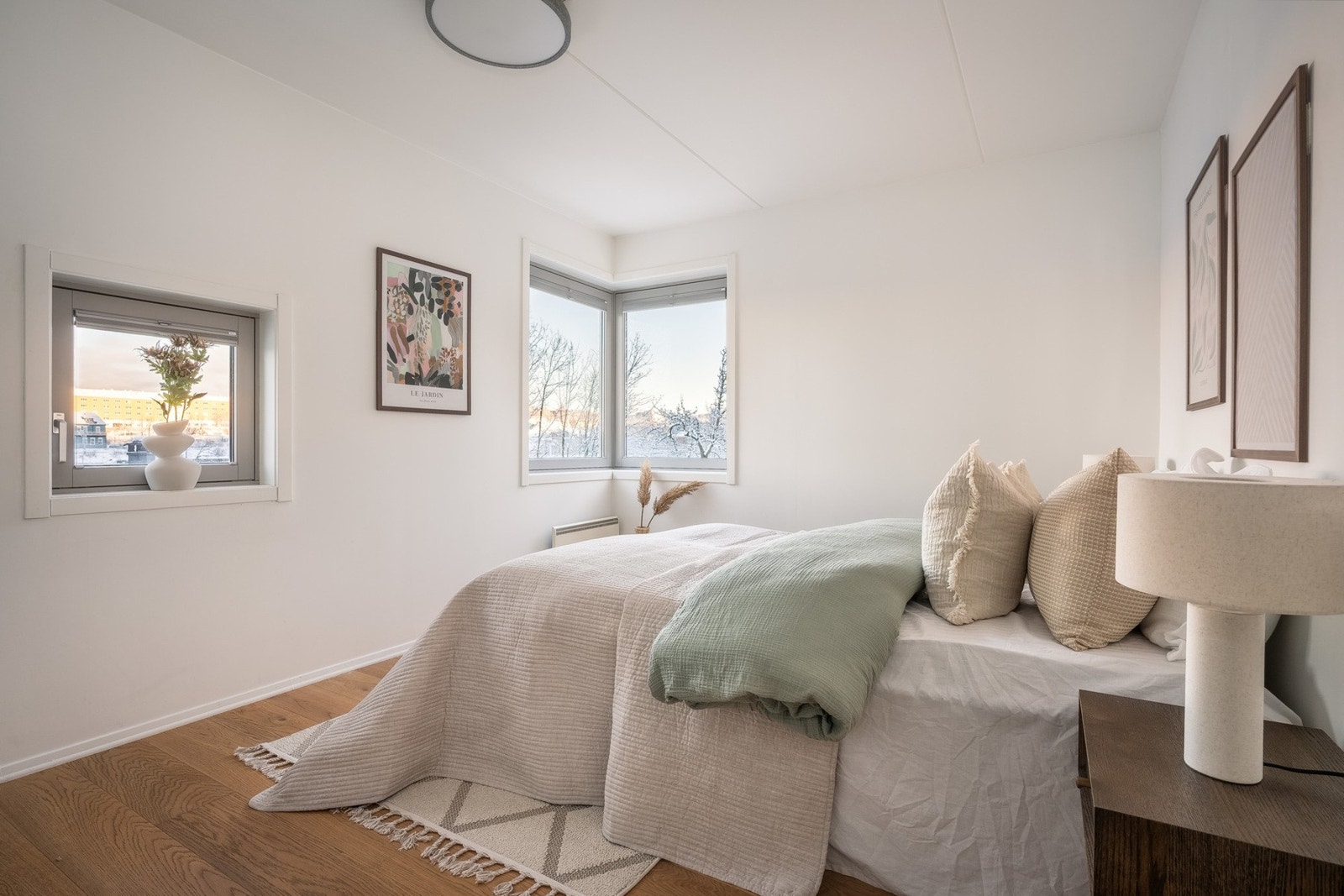 Lyst og trivelig soverom Galleribilde