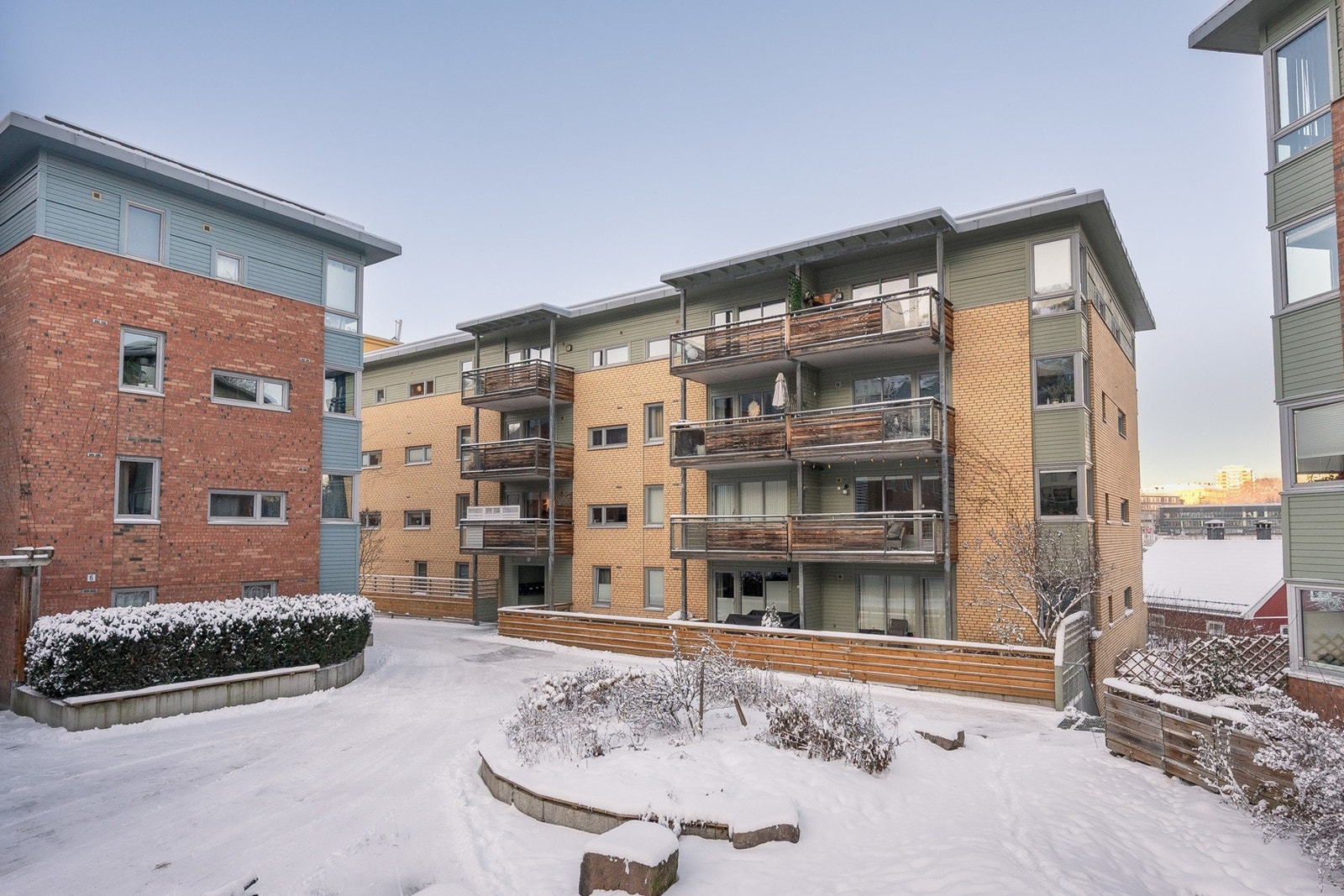 Hyggelig, felles bakgård Galleribilde