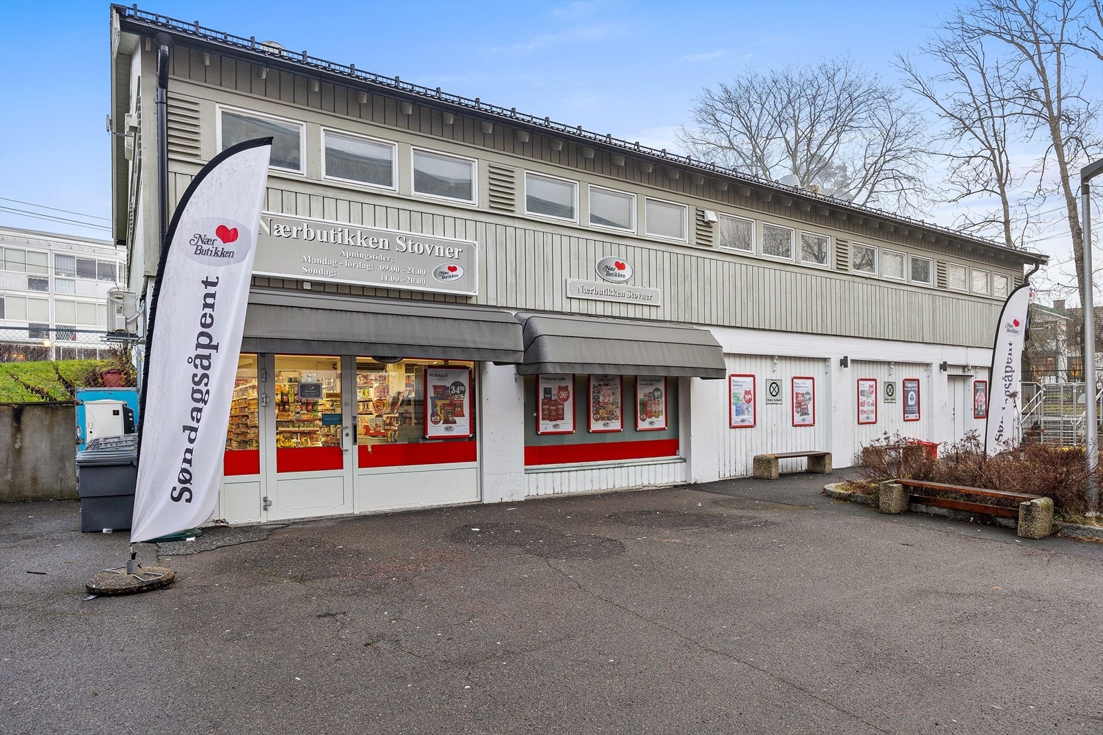 Søndagsåpen nærbutikk rett utenfor døren. Galleribilde