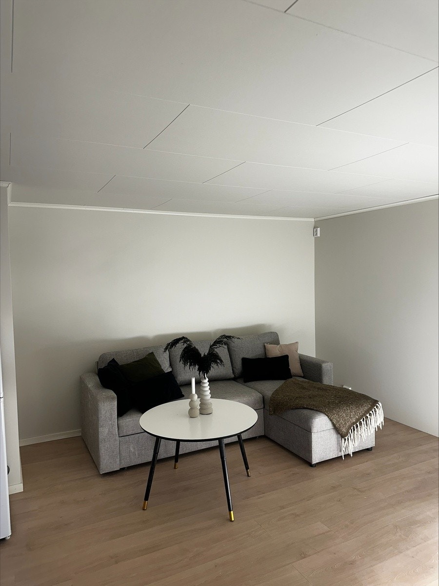 TV-benk og TV er ikke del av møblering Galleribilde