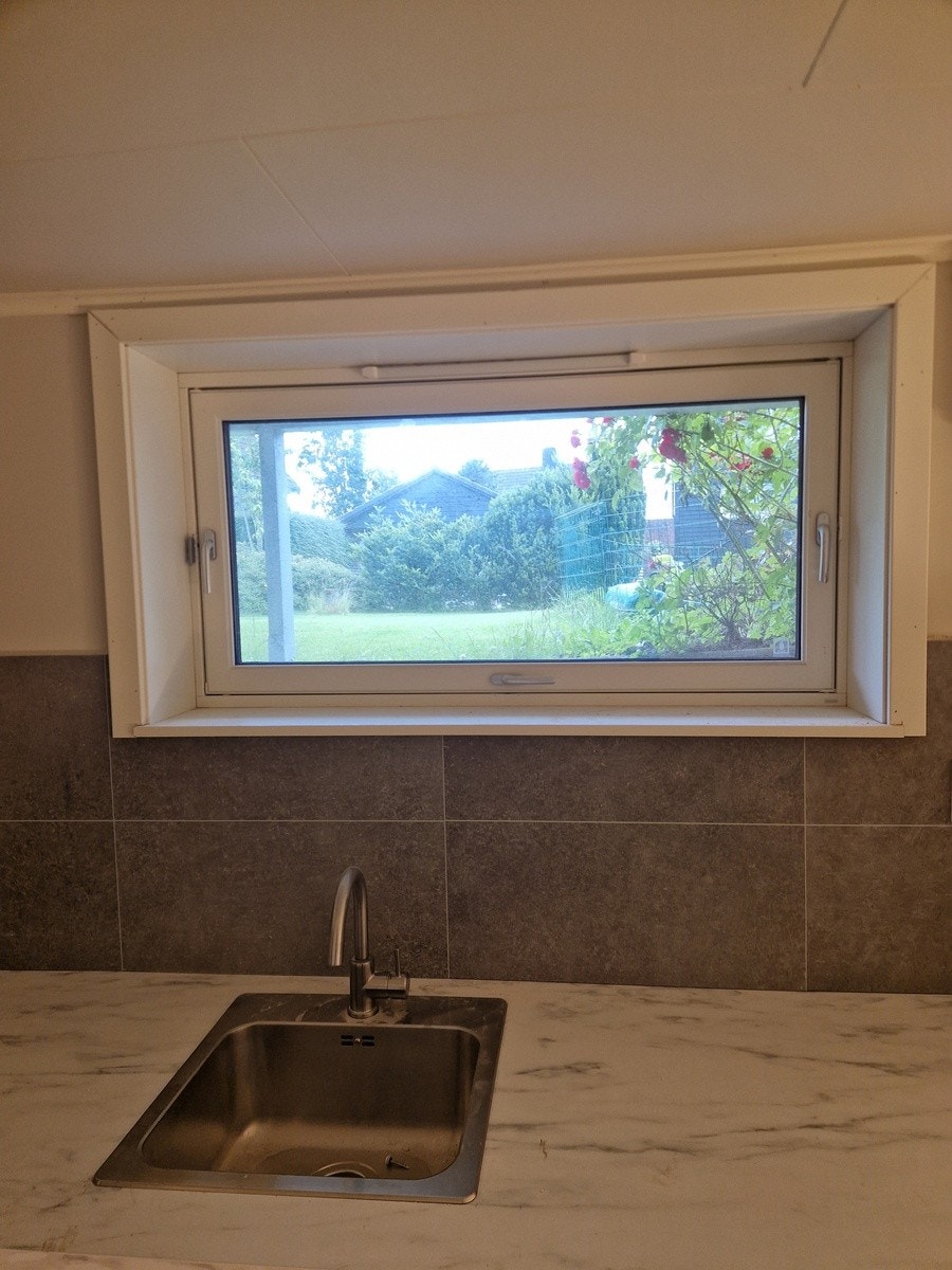 Stort vindu fra kjøkken Galleribilde