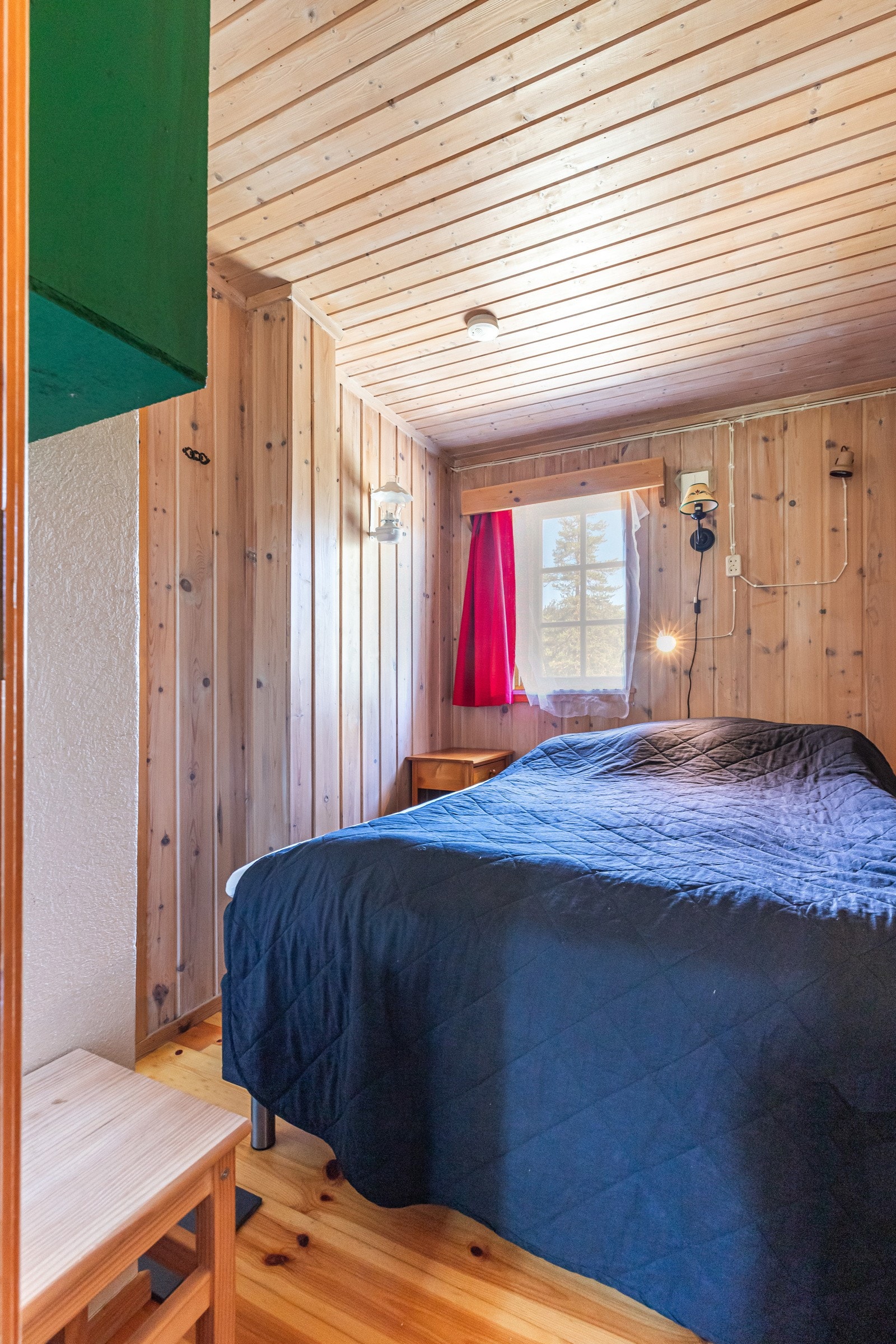 Dette rommet med plass til dobbeltseng Galleribilde