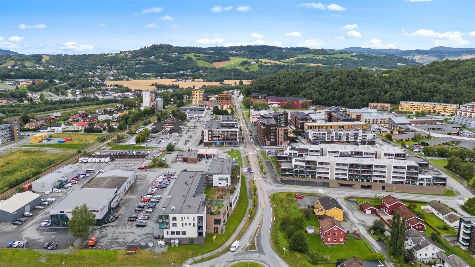 Kort veg til Melhus sentrum som har rikelig med servicetilbud og togavganger. Galleribilde