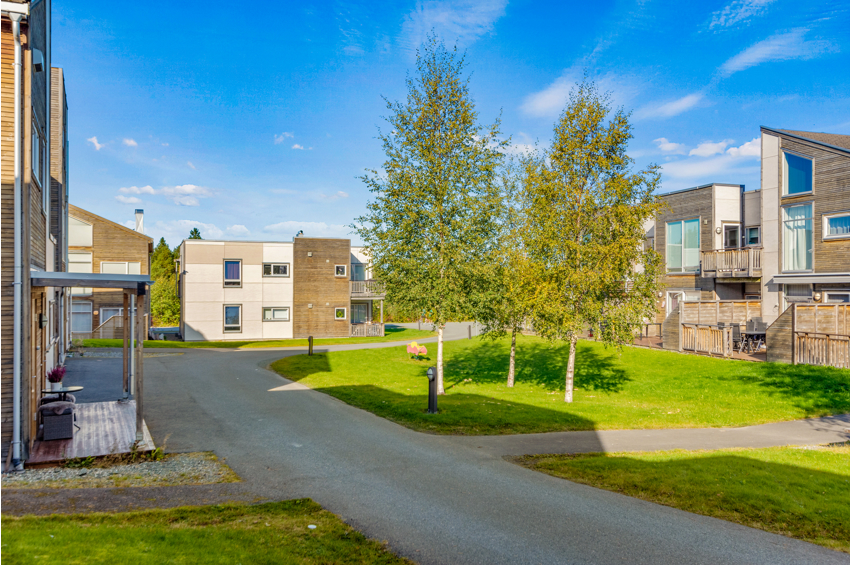 Brekkåsen er et veletablert boligområde med både leiligheter, rekkehus og eneboliger. Galleribilde