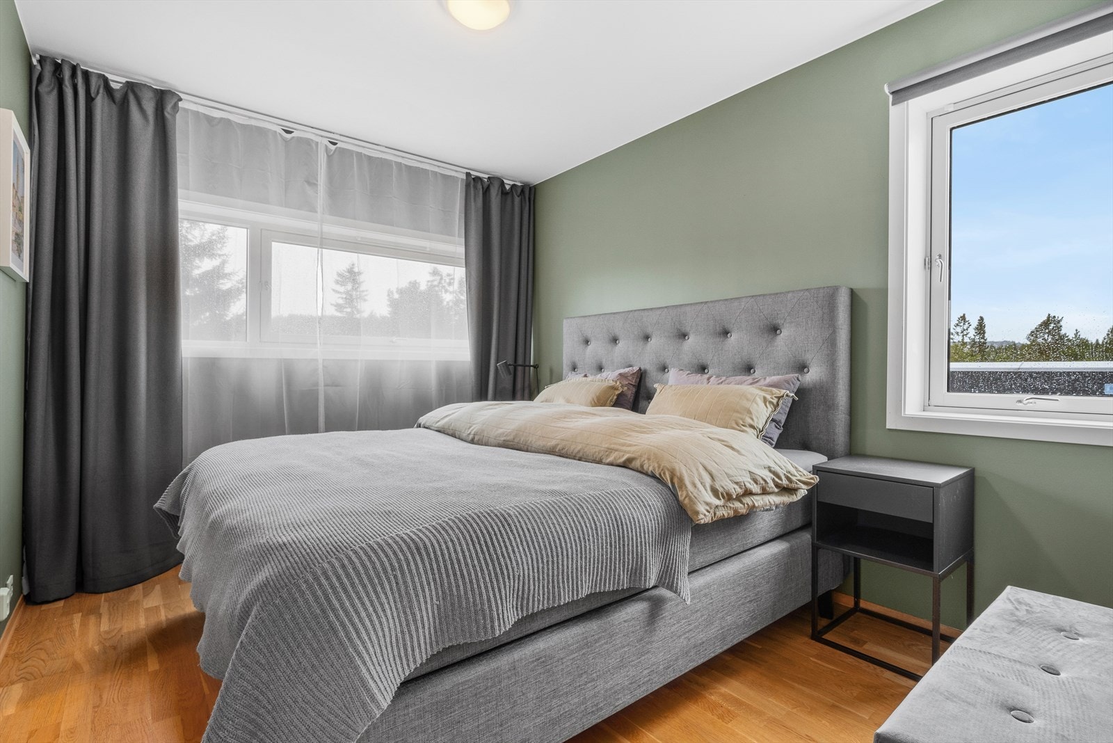 Hovedsoverommet er på romslige 9,5 m² og har en innbydende atmosfære. Galleribilde