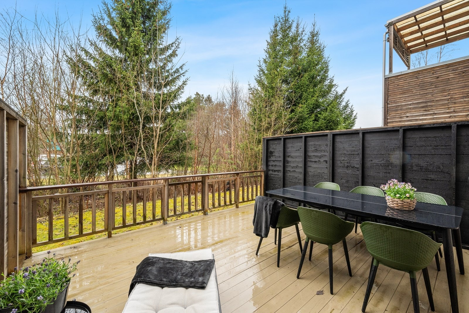 Terrassen er på hele 20 m², og legger til rette for ønsket møblering. Galleribilde