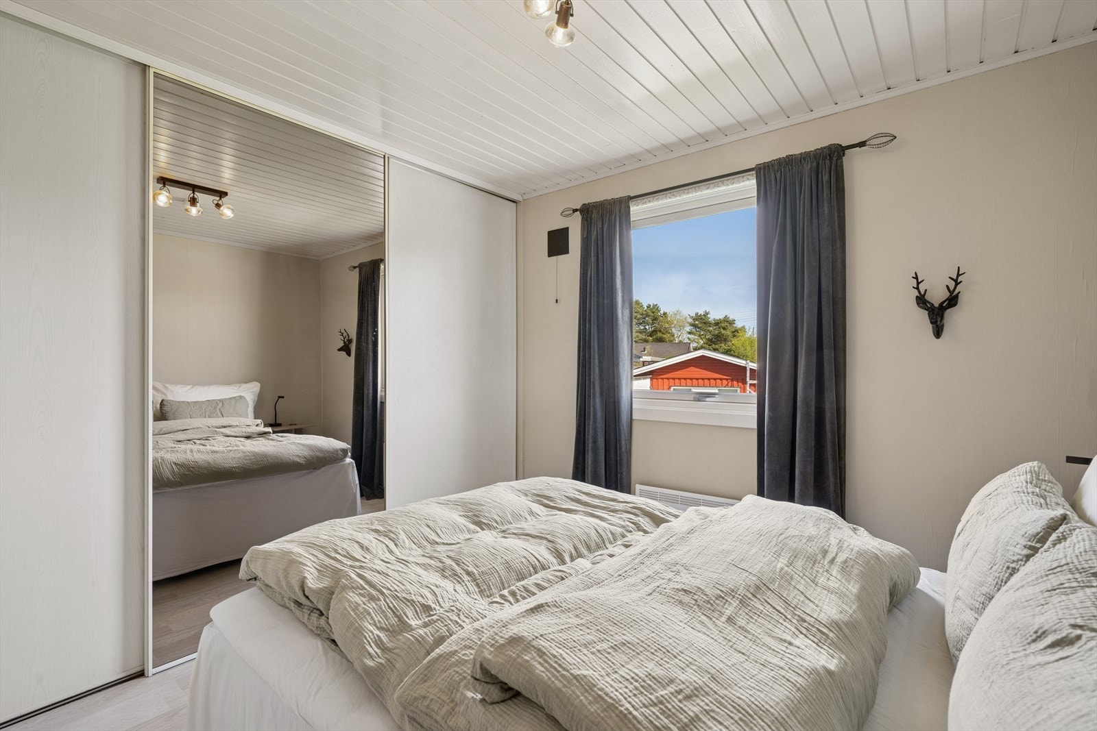 Hovedsoverom med garderobe Galleribilde